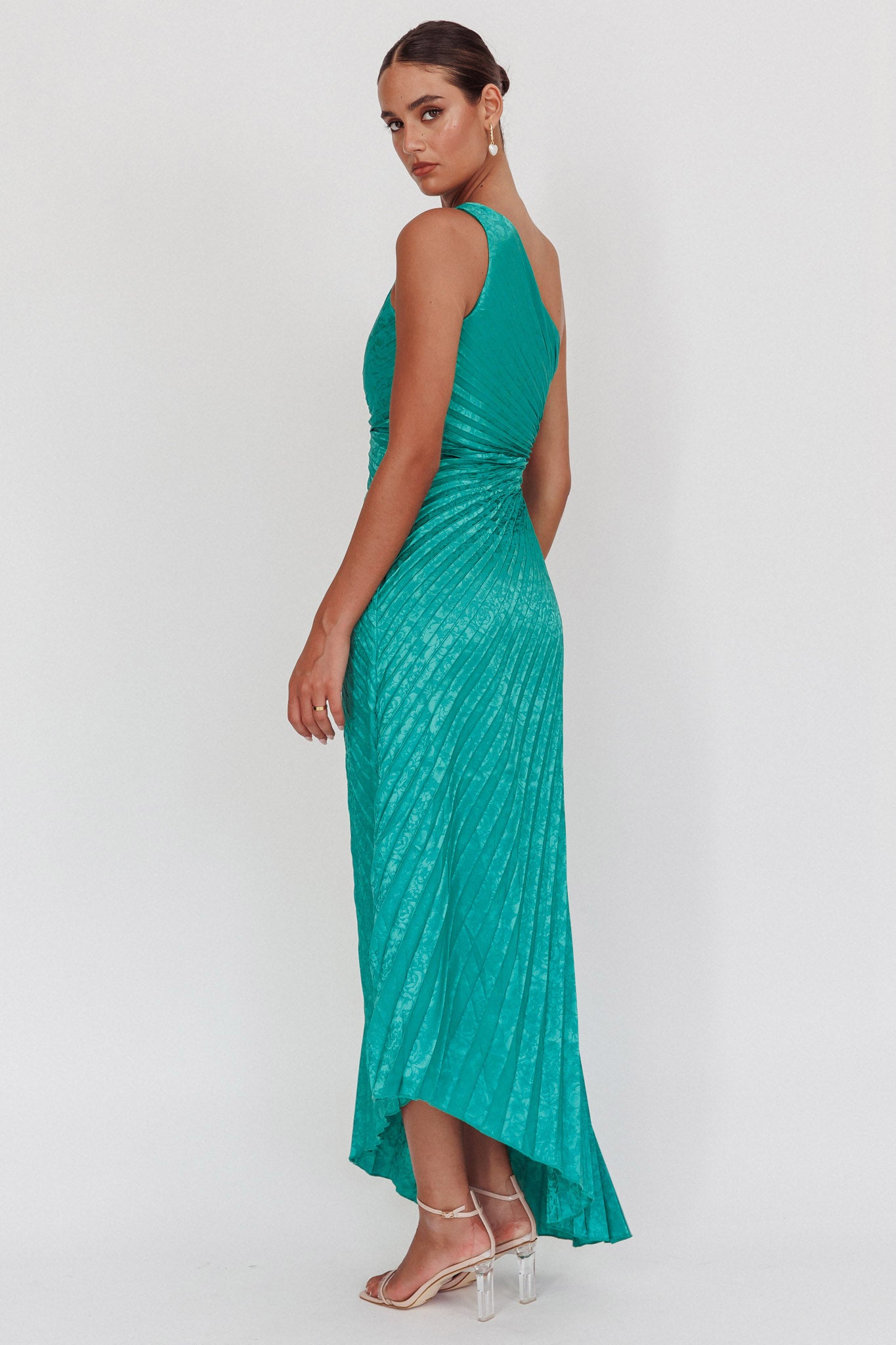 Amelie One-Shoulder Accordion Pleat Maxi Dress Kelly Green by Selfie Leslie