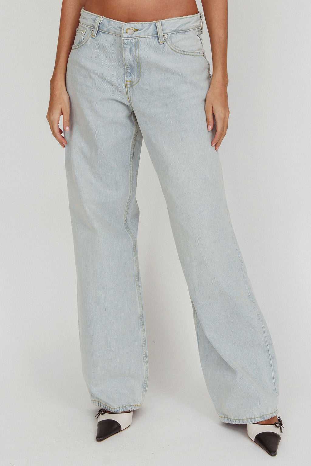 DR DENIM Hill Low Jeans Canyon Pale Worn by Selfie Leslie