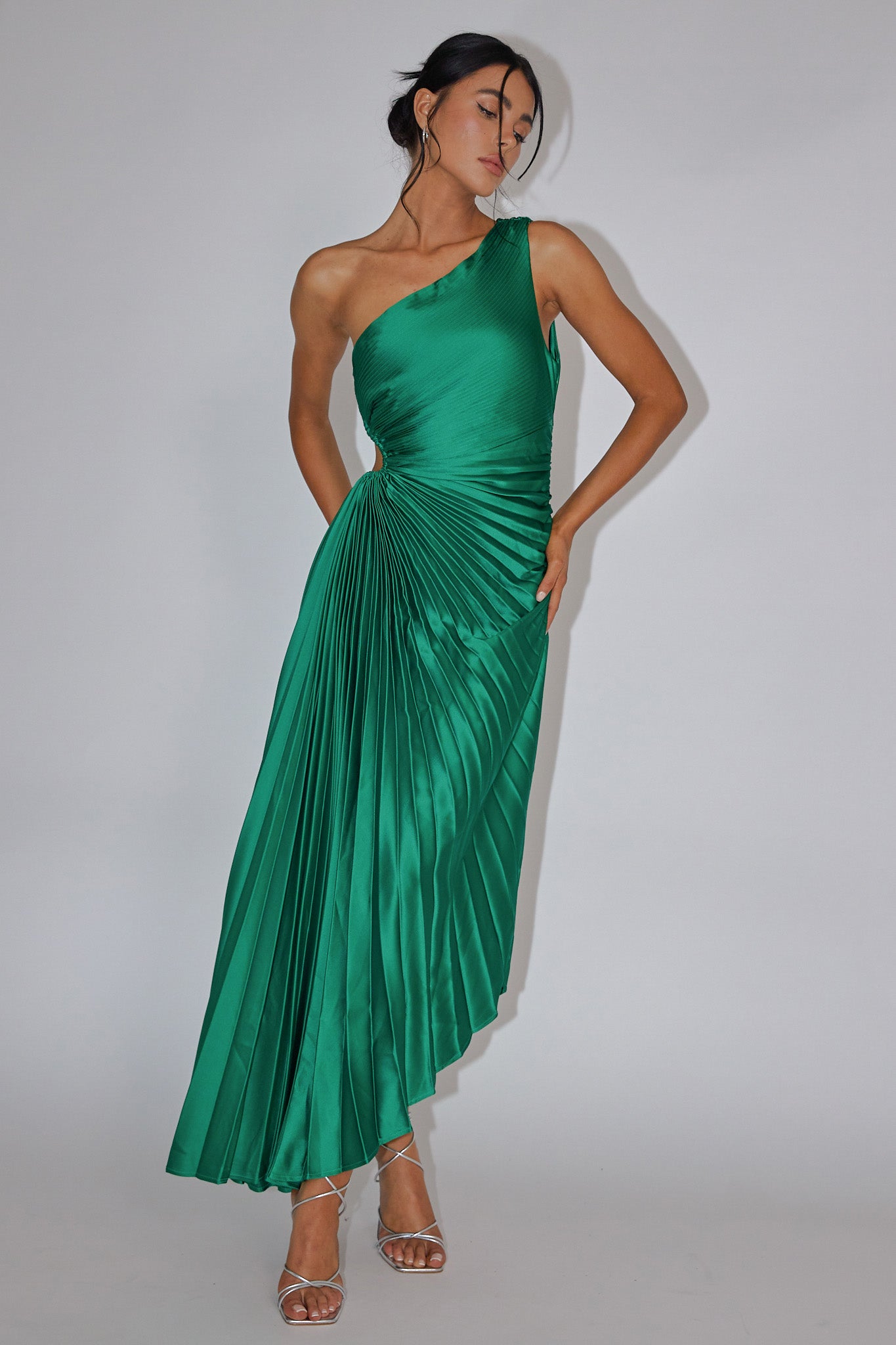 Brooklynn One-Shoulder Accordion Pleat Dress Kelly Green Selfie Leslie Brooklynn One-Shoulder Accordion Pleat Dress Kelly Green Selfie Leslie