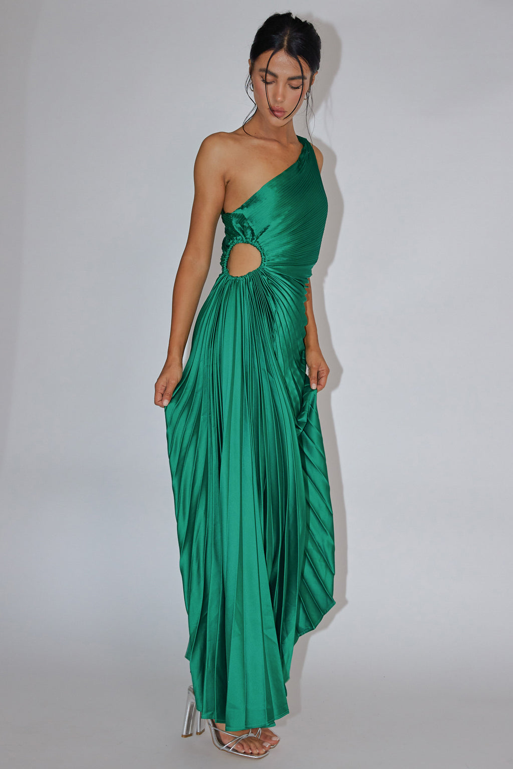 Brooklynn One-Shoulder Accordion Pleat Dress Kelly Green | Selfie Leslie Brooklynn One-Shoulder Accordion Pleat Dress Kelly Green | Selfie Leslie