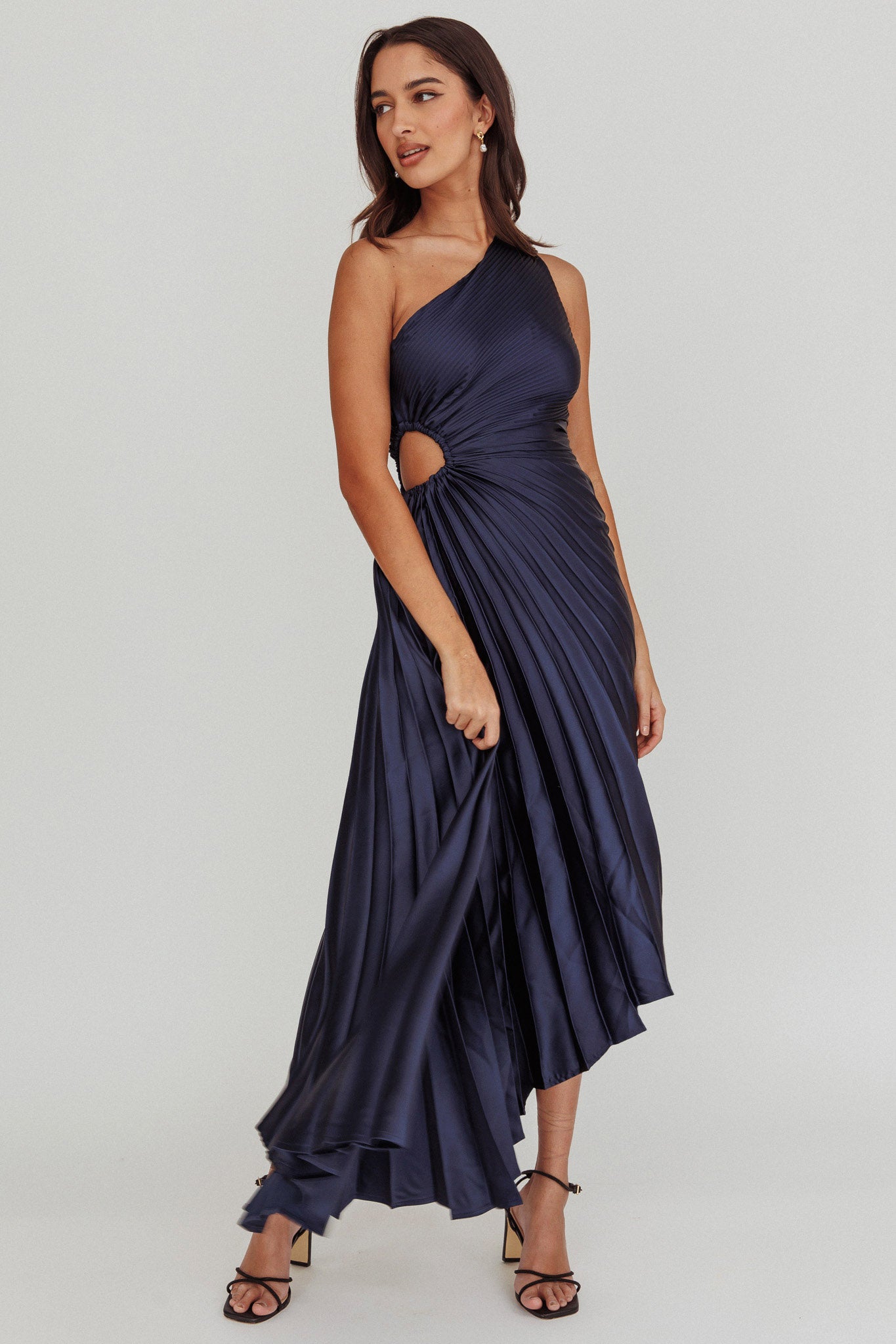 Brooklynn One-Shoulder Accordion Pleat Midi Dress Navy | Selfie Leslie