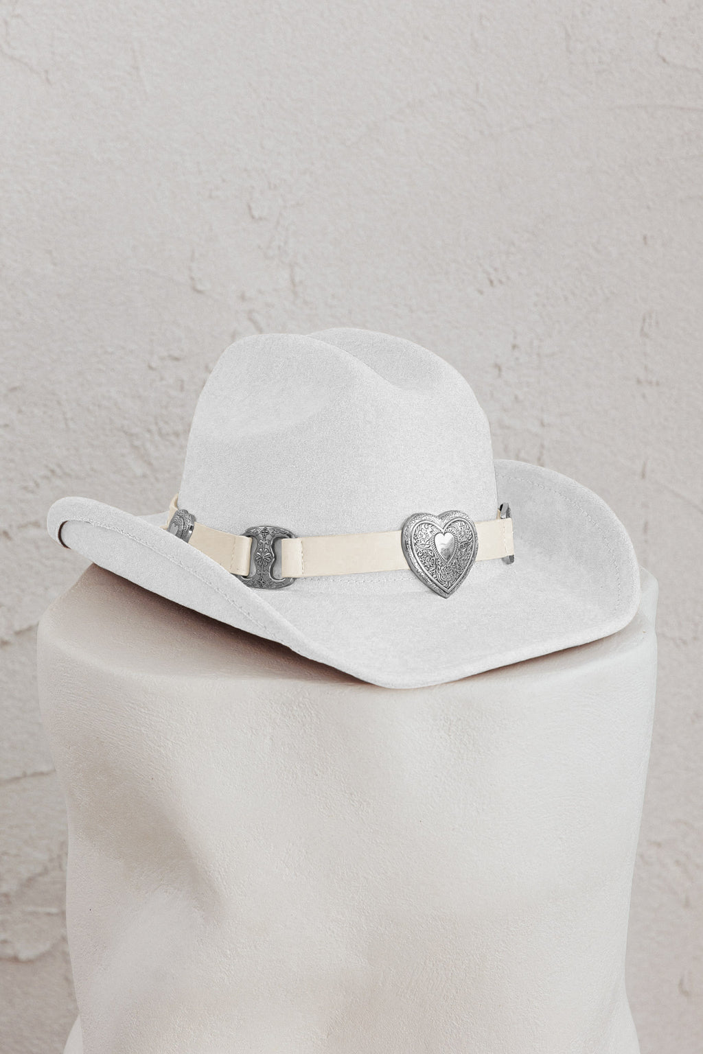 Longhorn Heart Decoration Cowboy Hat Ivory by Selfie Leslie