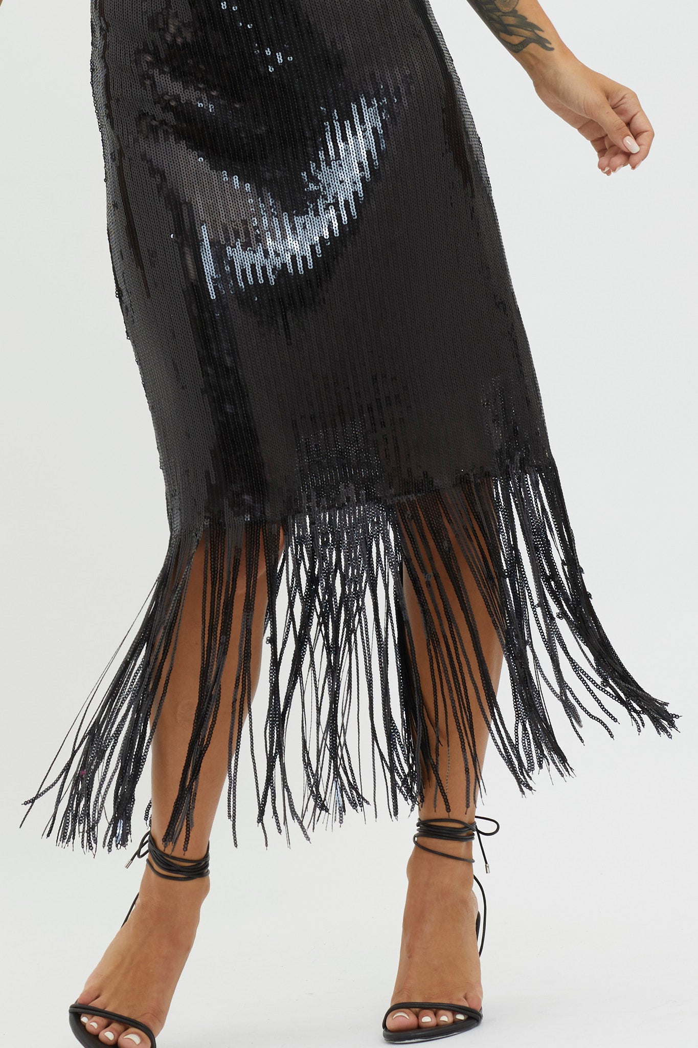 Halo Moon Sequin Fringe Midi Dress Black - M Halo Moon Sequin Fringe Midi Dress Black - M