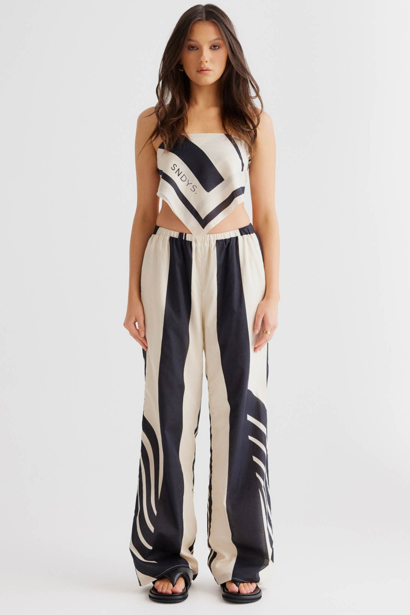 SNDYS Alba Wrap Black Print by Selfie Leslie