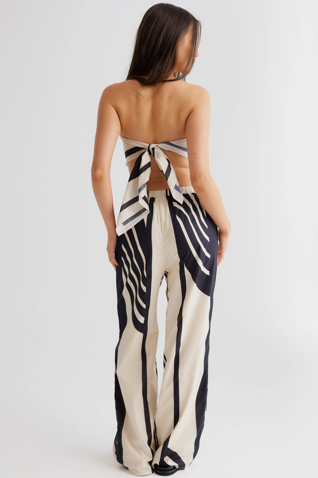 SNDYS Alba Wrap Black Print by Selfie Leslie