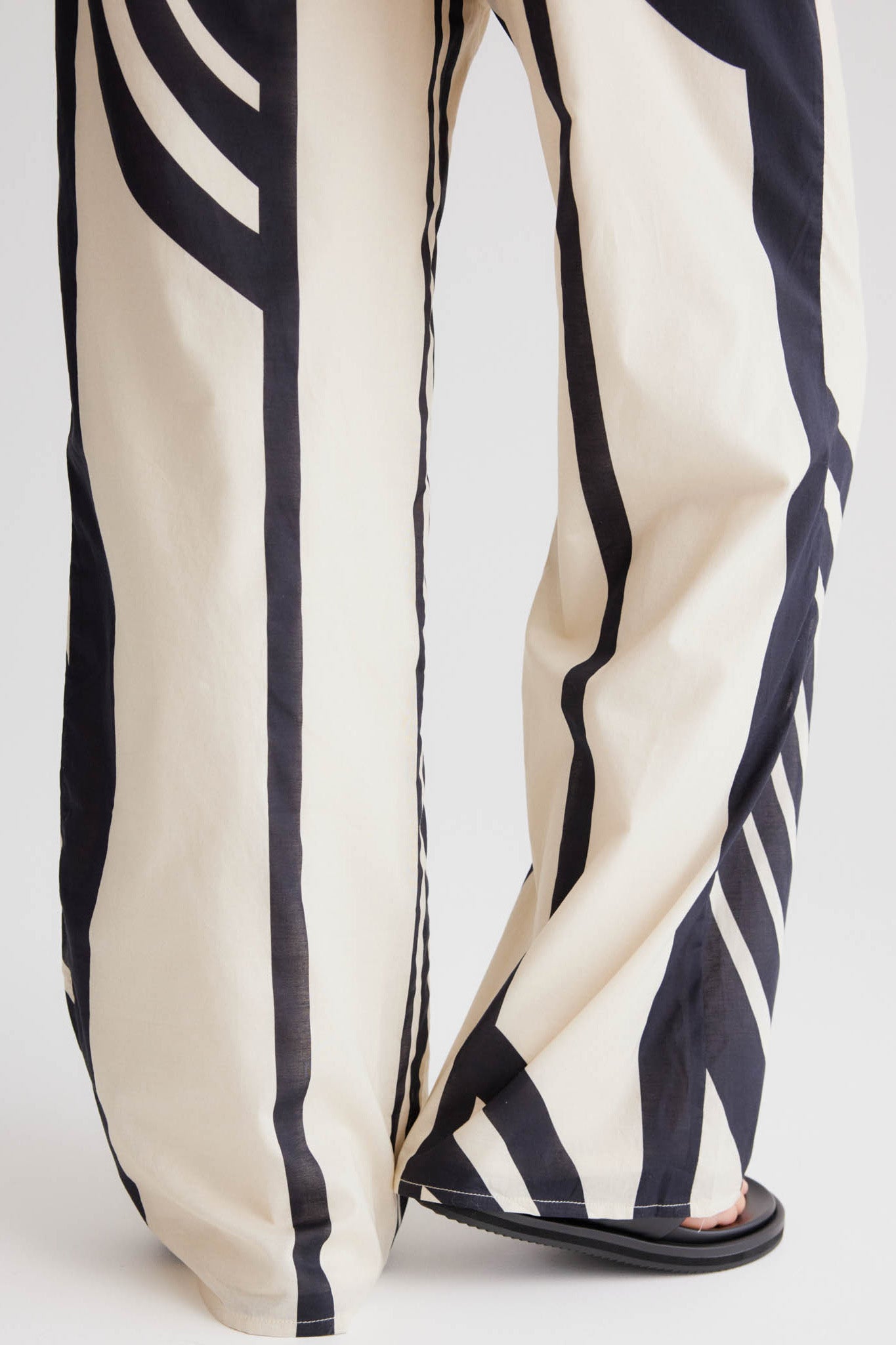 SNDYS Alba Pant Black Print by Selfie Leslie