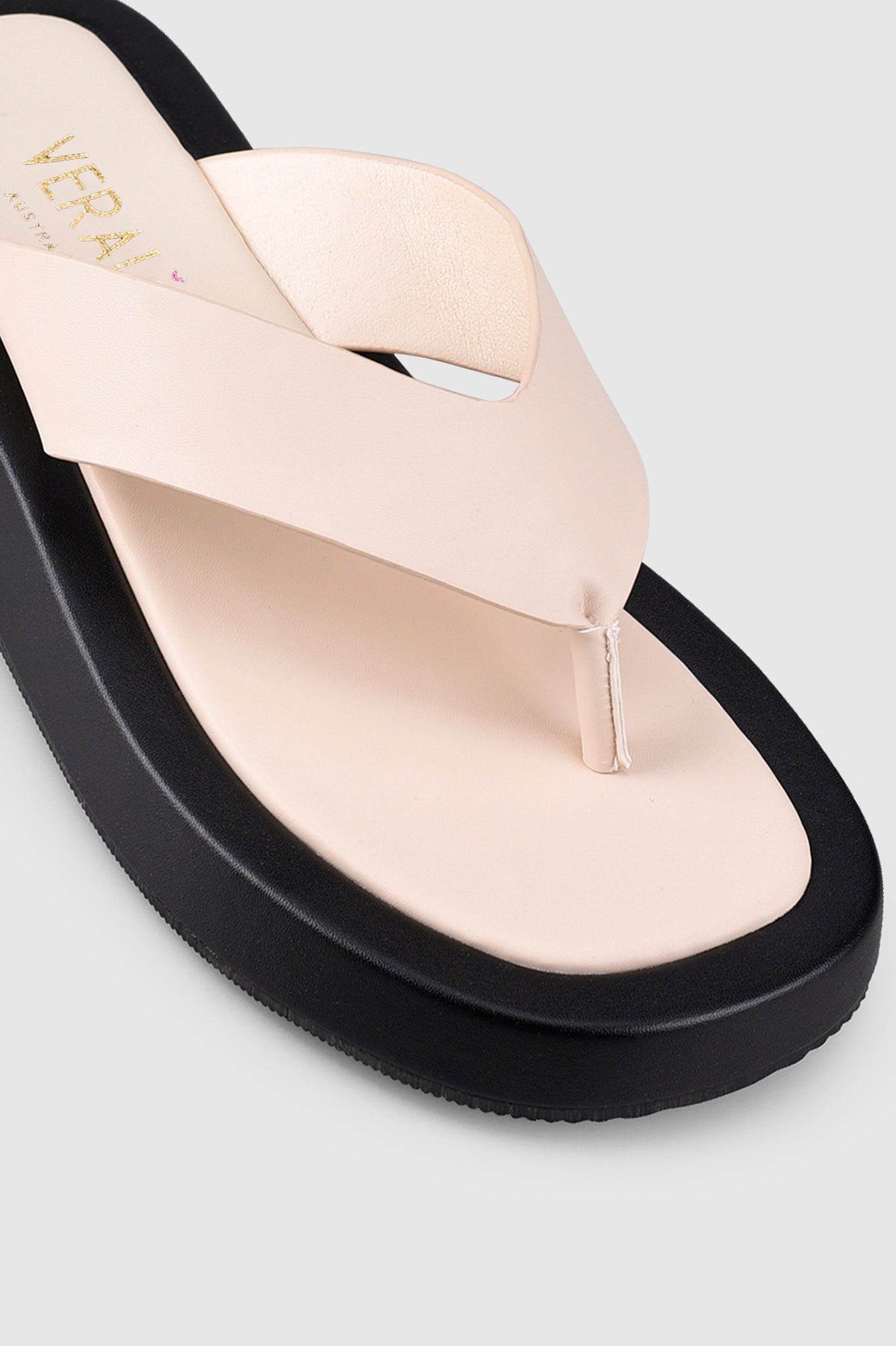 VERALi Boucer II Flatform Thongs Bone Smooth by Selfie Leslie