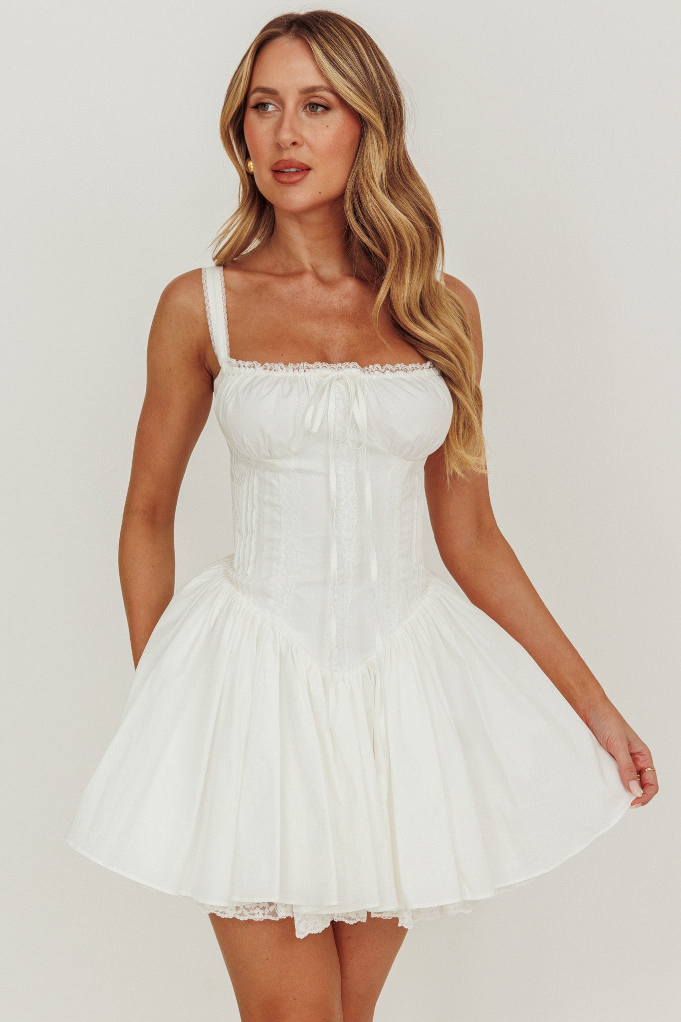 新品✨ 大人気ホワイト✨JENNEコットンビッグリボンカサブランカ Jennie Corset Flared Mini Dress Off White– Selfie Leslie