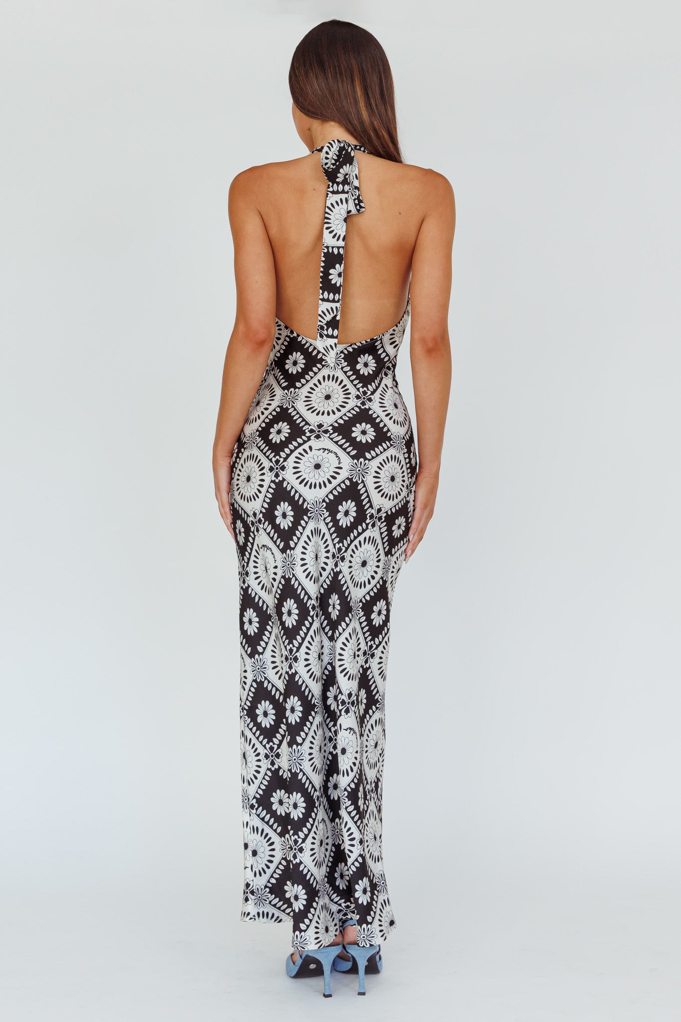 Lavara Halterneck Midi Dress Floral Black Lavara Halterneck Midi Dress Floral Black