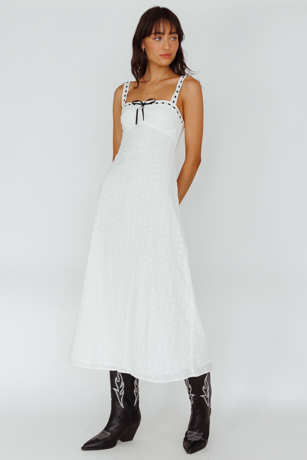white bow dress midi Sunbeam Eyelet Embroidery Mahogany Genie Diamante Halter Accessorize with your favorite queen charlotte Größe:Size 2