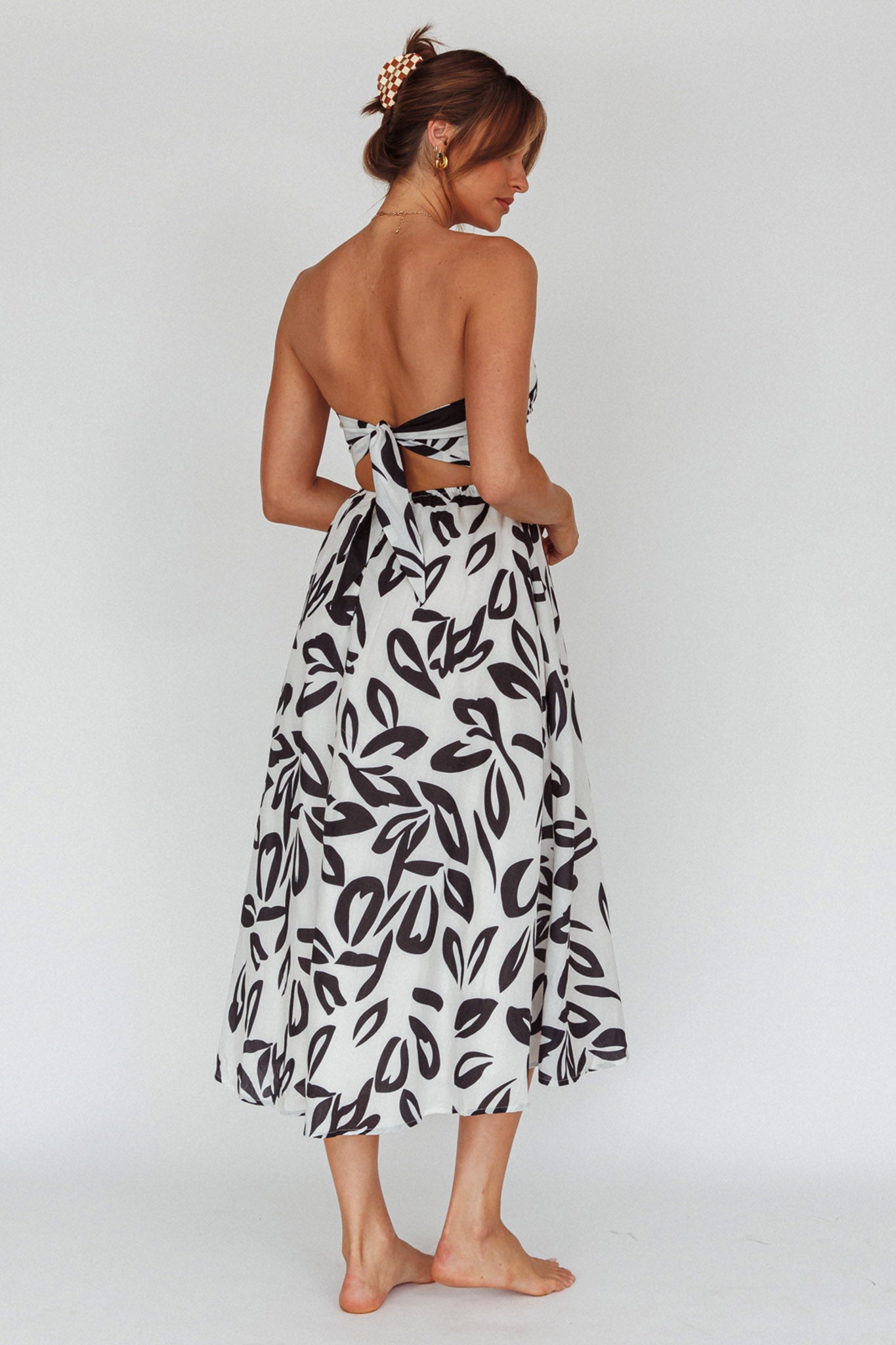 Randi Tie-Back Maxi Dress Leaf Print Beige by Selfie Leslie