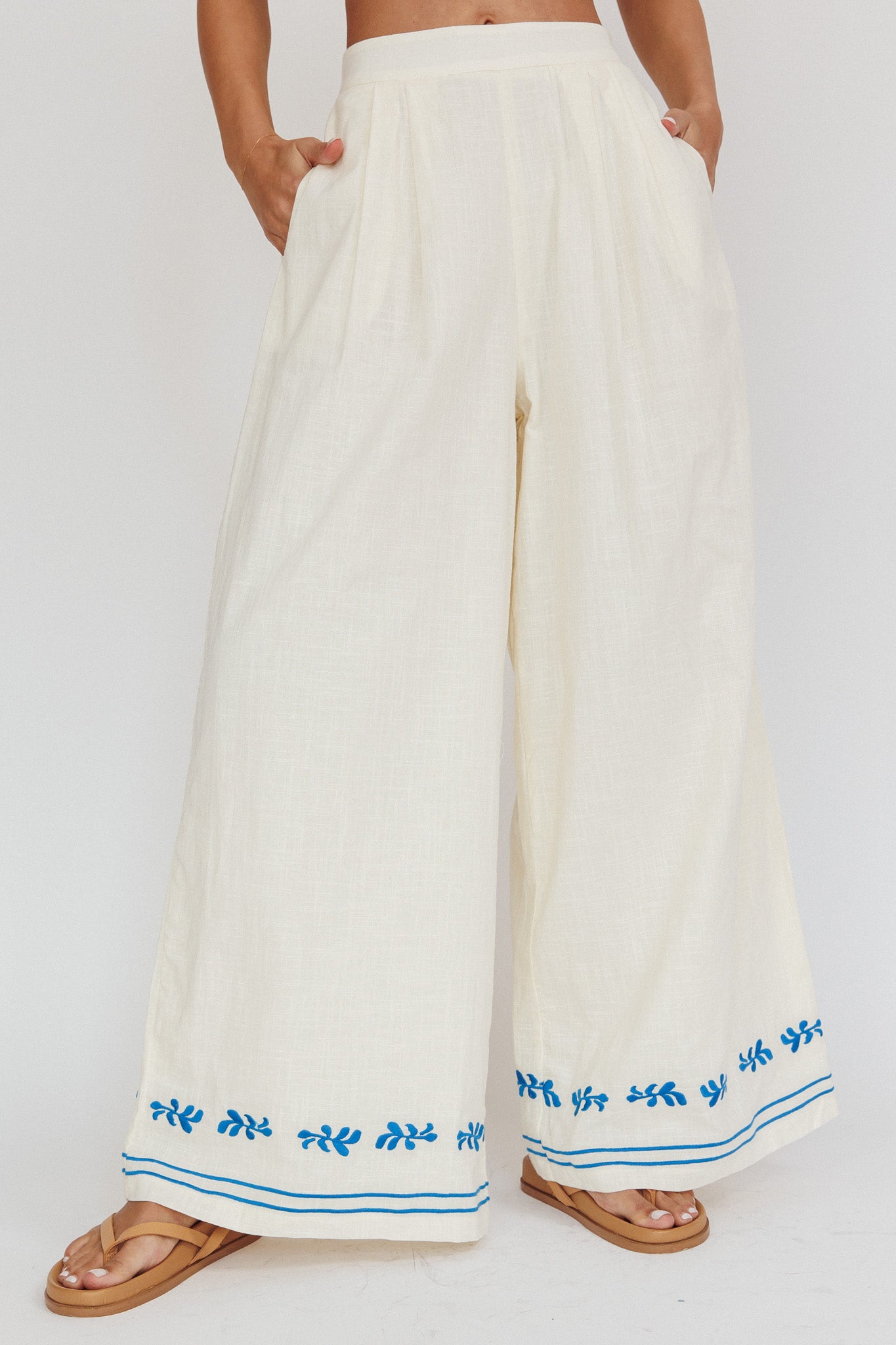 Sought After Wide-Leg Pocket Pants Oat by Selfie Leslie