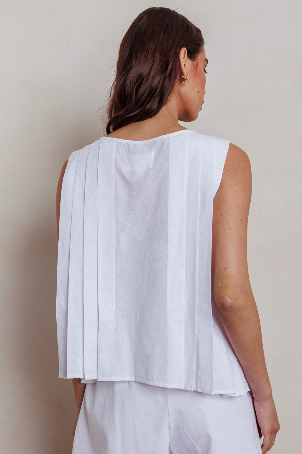 Bettino Sleeveless Tie Front Top White by Selfie Leslie