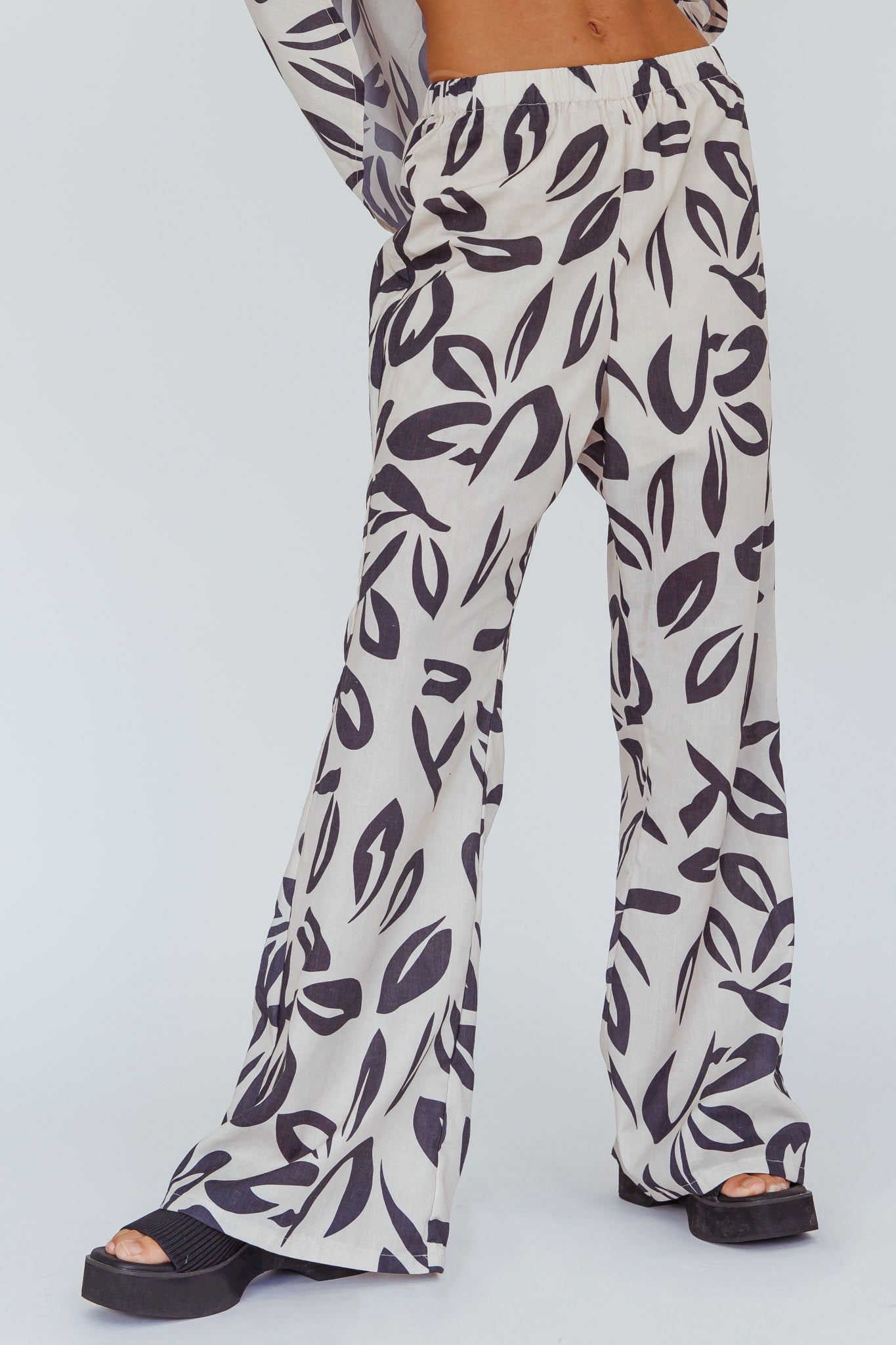 Just A Hunch Pants Leaf Print Beige by Selfie Leslie