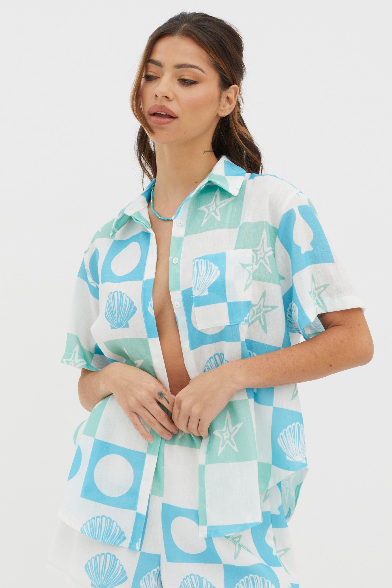 Just A Hunch Button Shirt Shell Print Green Multi by Selfie Leslie
