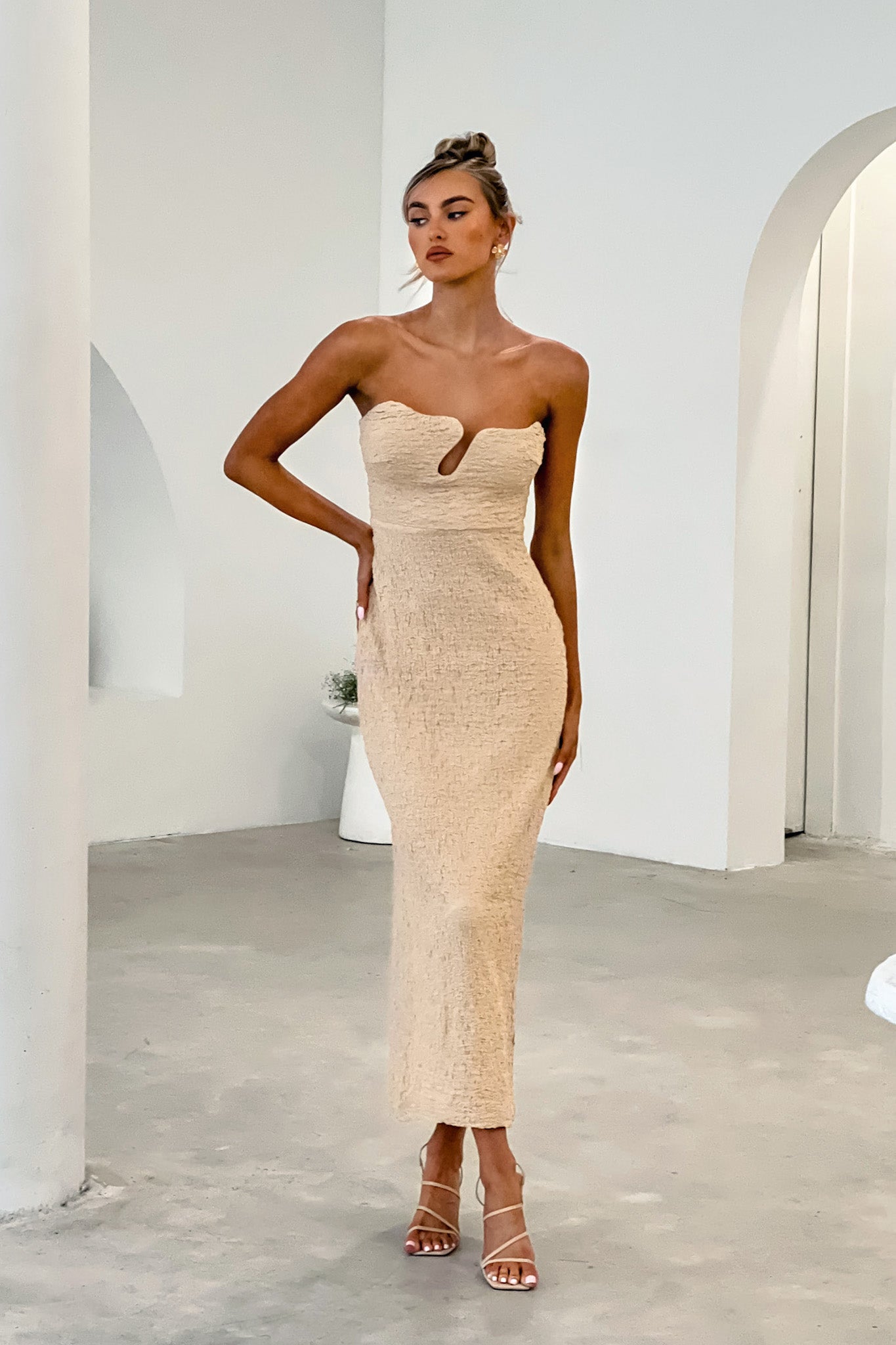 Women's Dresses Horizon Strapless Textured Midi Dress Nude L by Selfie Leslie Clearance Women's Dresses Horizon Strapless Textured Midi Dress Nude L by Selfie Leslie Clearance