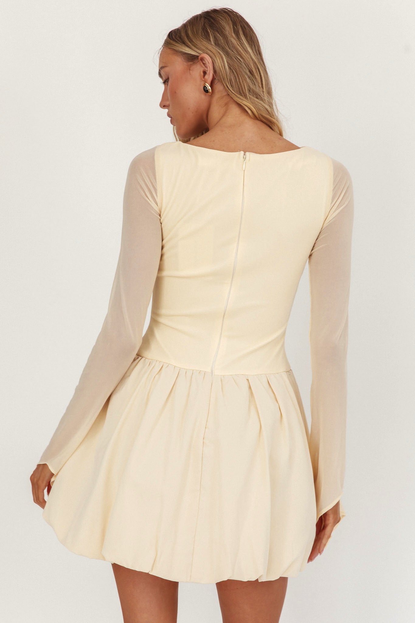 Elowin Long Sleeve Bubble Hem Mini Dress Cream - M Elowin Long Sleeve Bubble Hem Mini Dress Cream - M