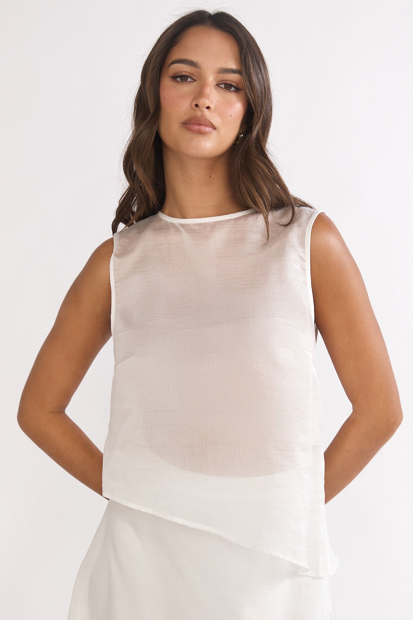 Lemora Asymmetric Hem Top White by Selfie Leslie