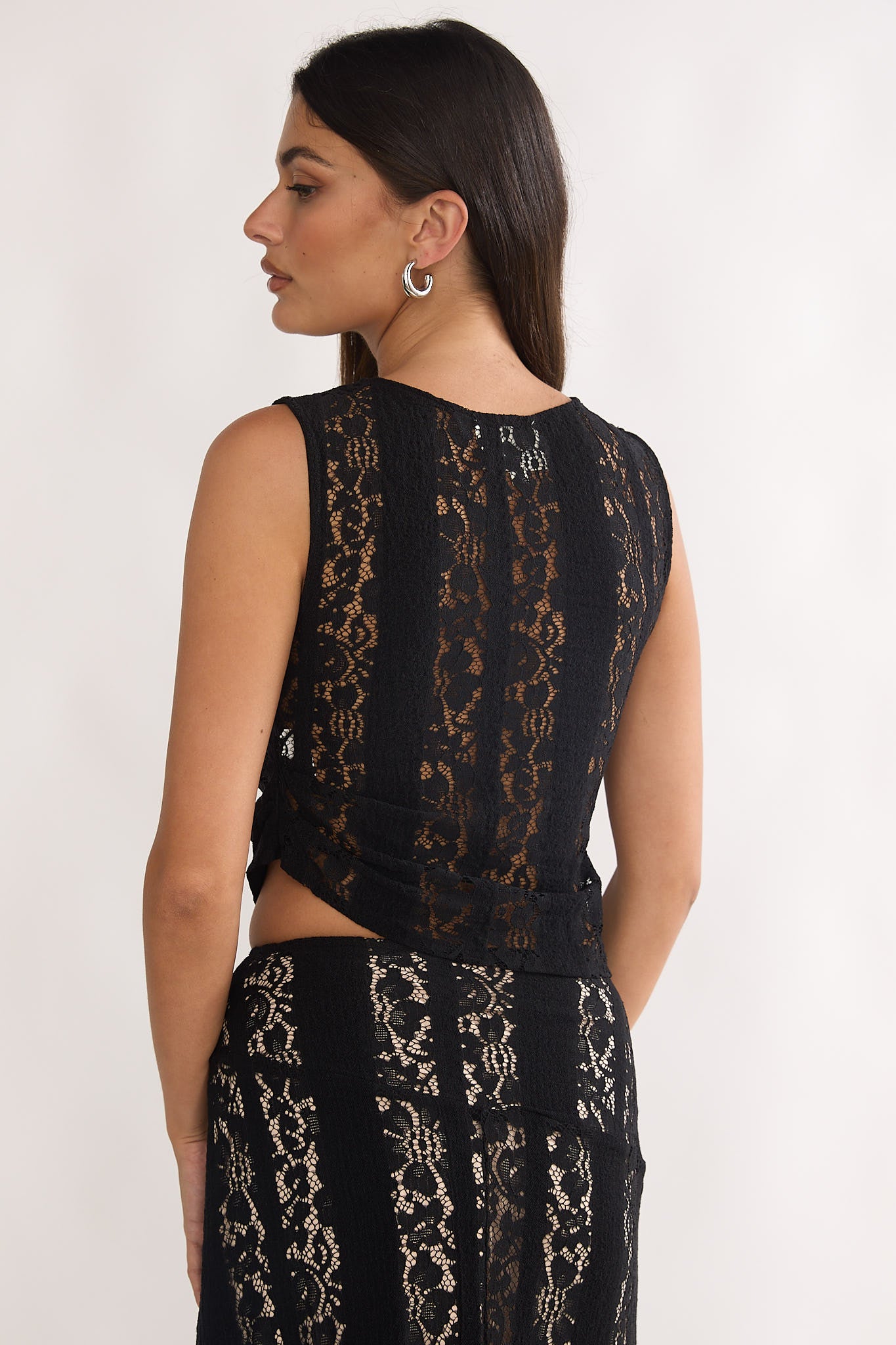 Eleesa Asymmetric Hem Top Lace Black | Selfie Leslie