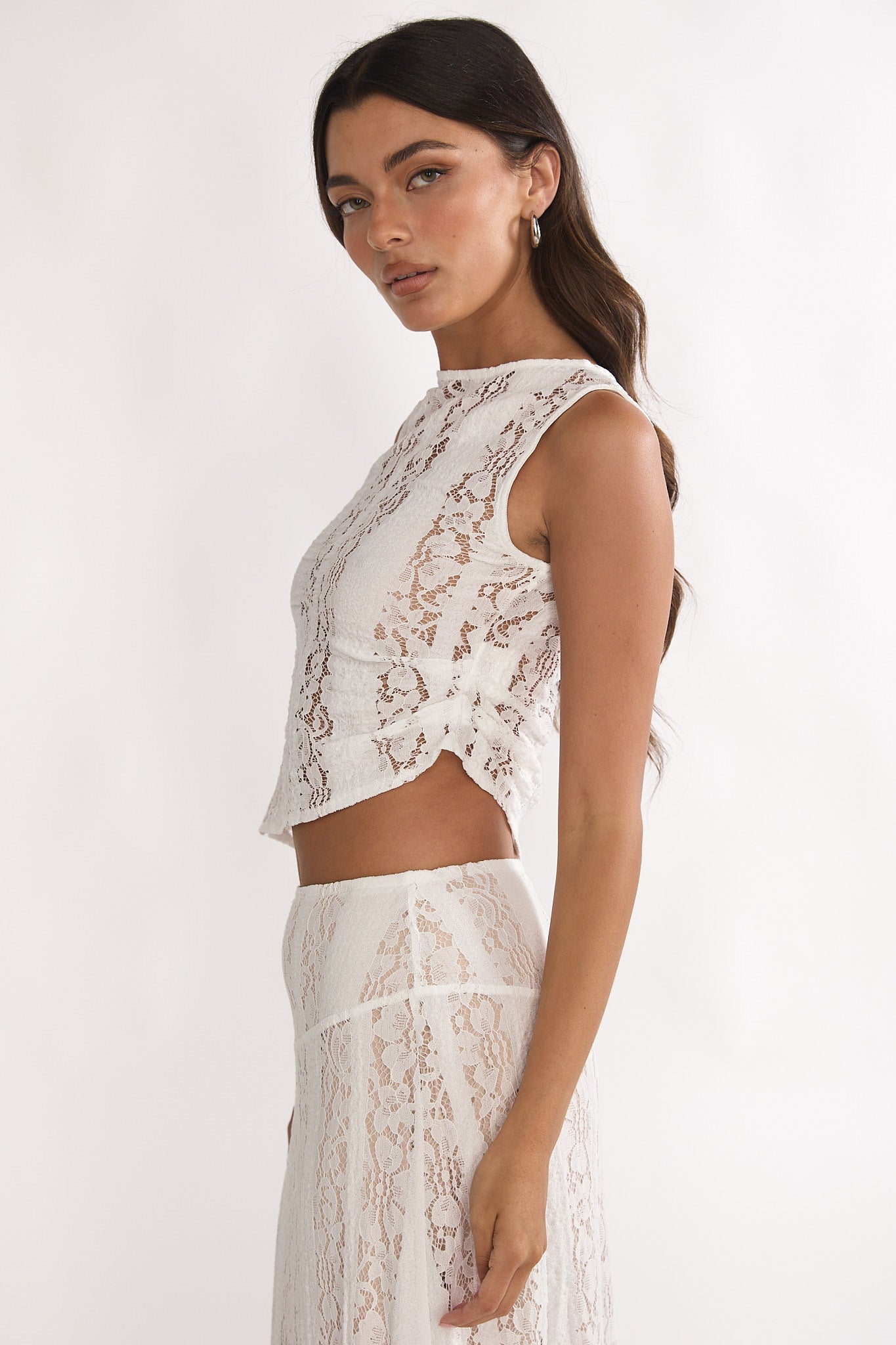 Eleesa Asymmetric Hem Top Lace White