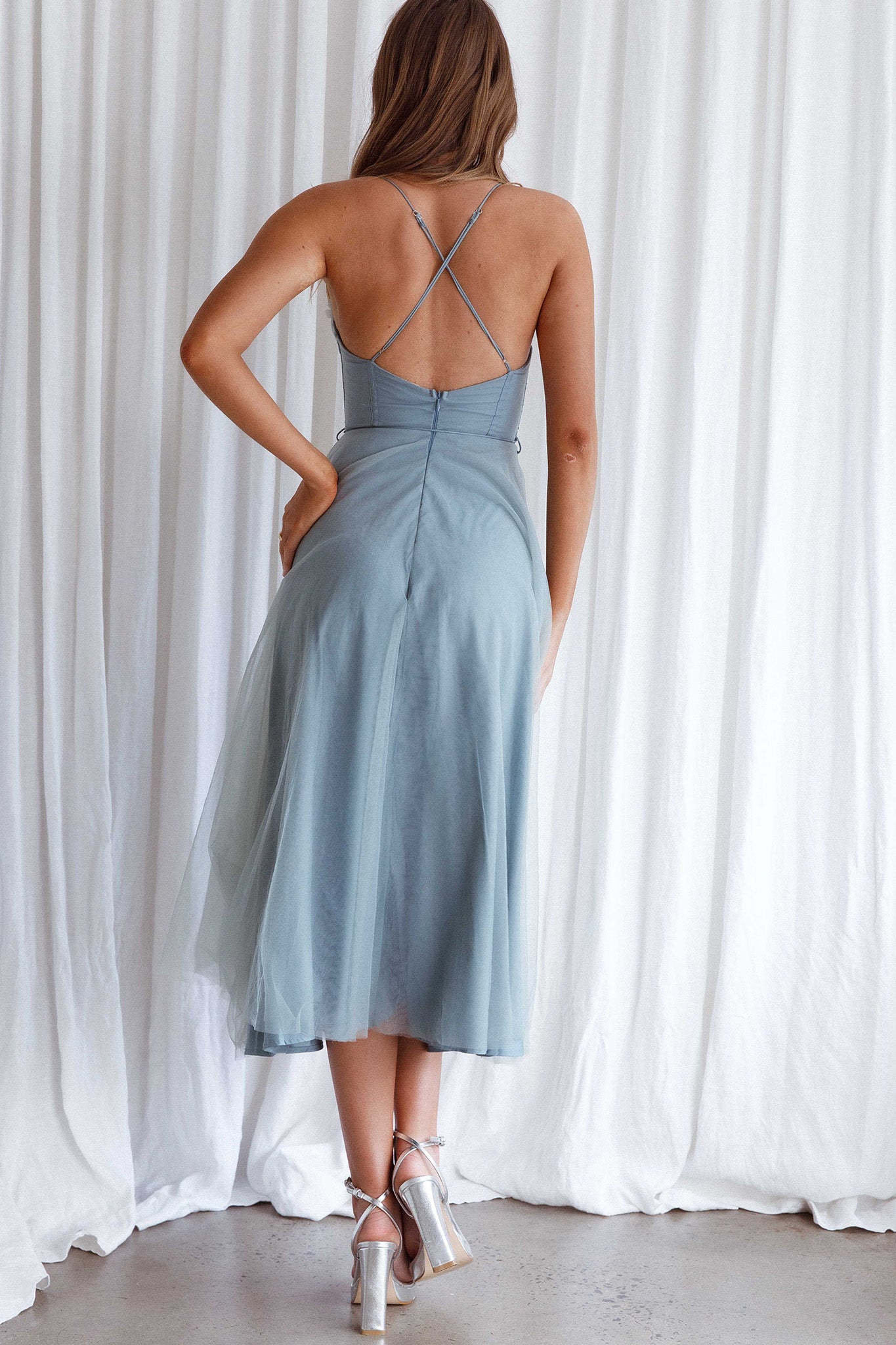 Smitten Sweetheart Neckline Chiffon Midi Dress Sage Selfie Leslie Smitten Sweetheart Neckline Chiffon Midi Dress Sage Selfie Leslie