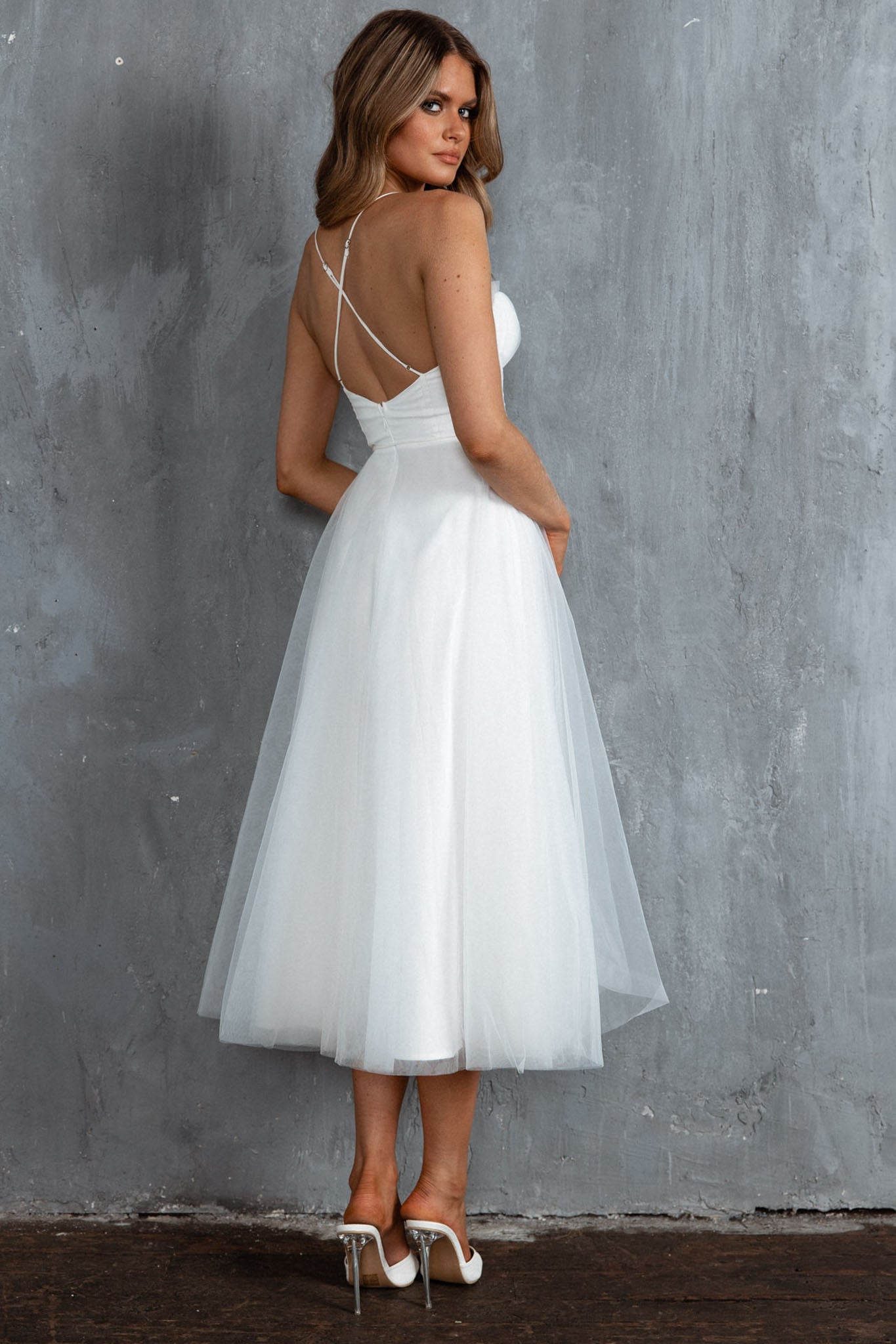 Smitten Sweetheart Neckline Chiffon Midi Dress White - Xs Smitten Sweetheart Neckline Chiffon Midi Dress White - Xs