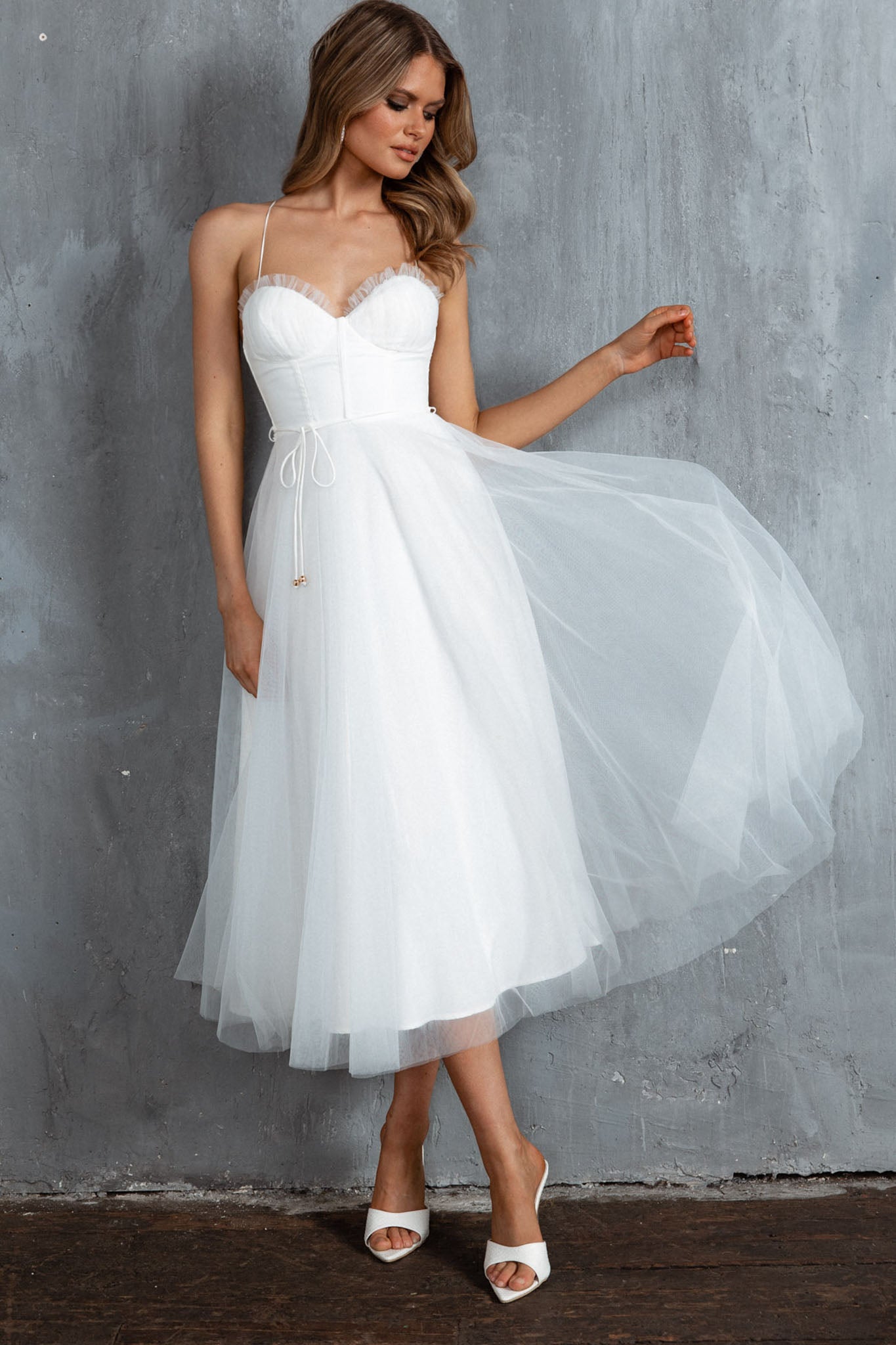 Smitten Sweetheart Neckline Chiffon Midi Dress White - Xs Smitten Sweetheart Neckline Chiffon Midi Dress White - Xs