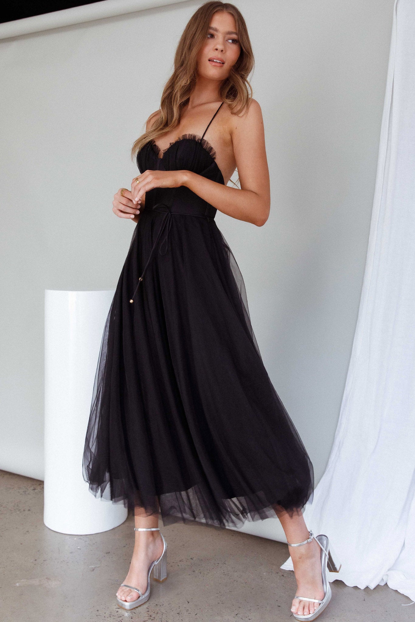 Smitten Sweetheart Neckline Chiffon Midi Dress Black Selfie Leslie Smitten Sweetheart Neckline Chiffon Midi Dress Black Selfie Leslie