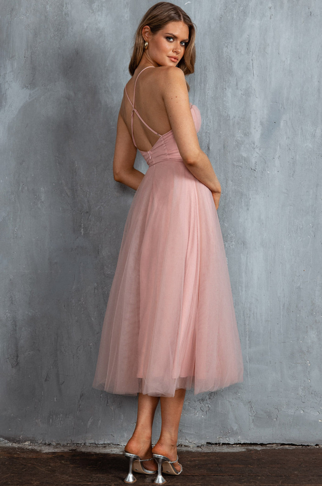 Smitten Sweetheart Neckline Chiffon Midi Dress Blush Selfie Leslie Smitten Sweetheart Neckline Chiffon Midi Dress Blush Selfie Leslie