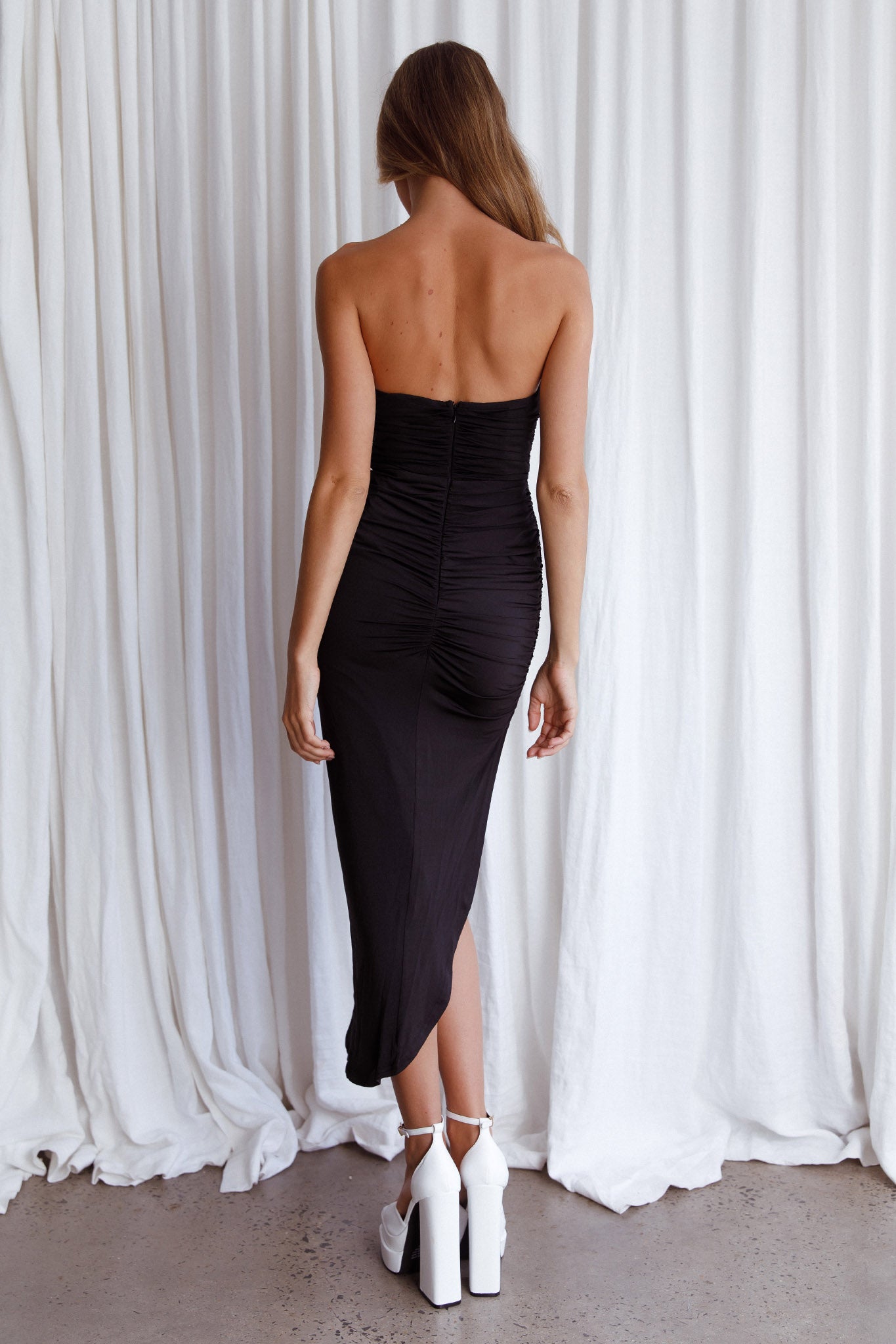 Roma U-Neckline Ruched Midi Dress Black - L Roma U-Neckline Ruched Midi Dress Black - L