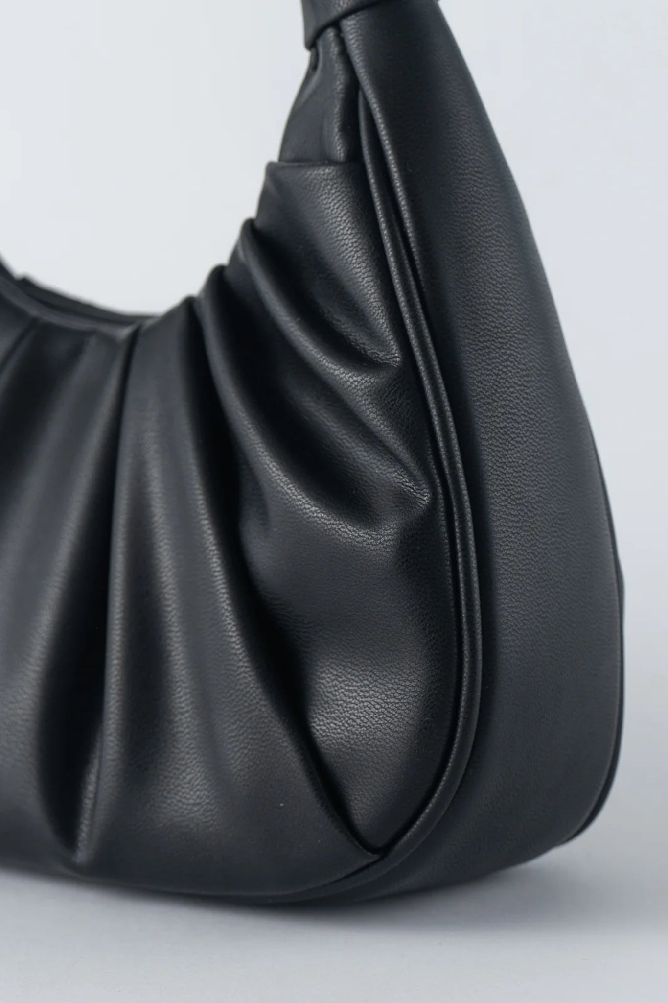 TEN TONES Alani Cloud Bag Black by Selfie Leslie