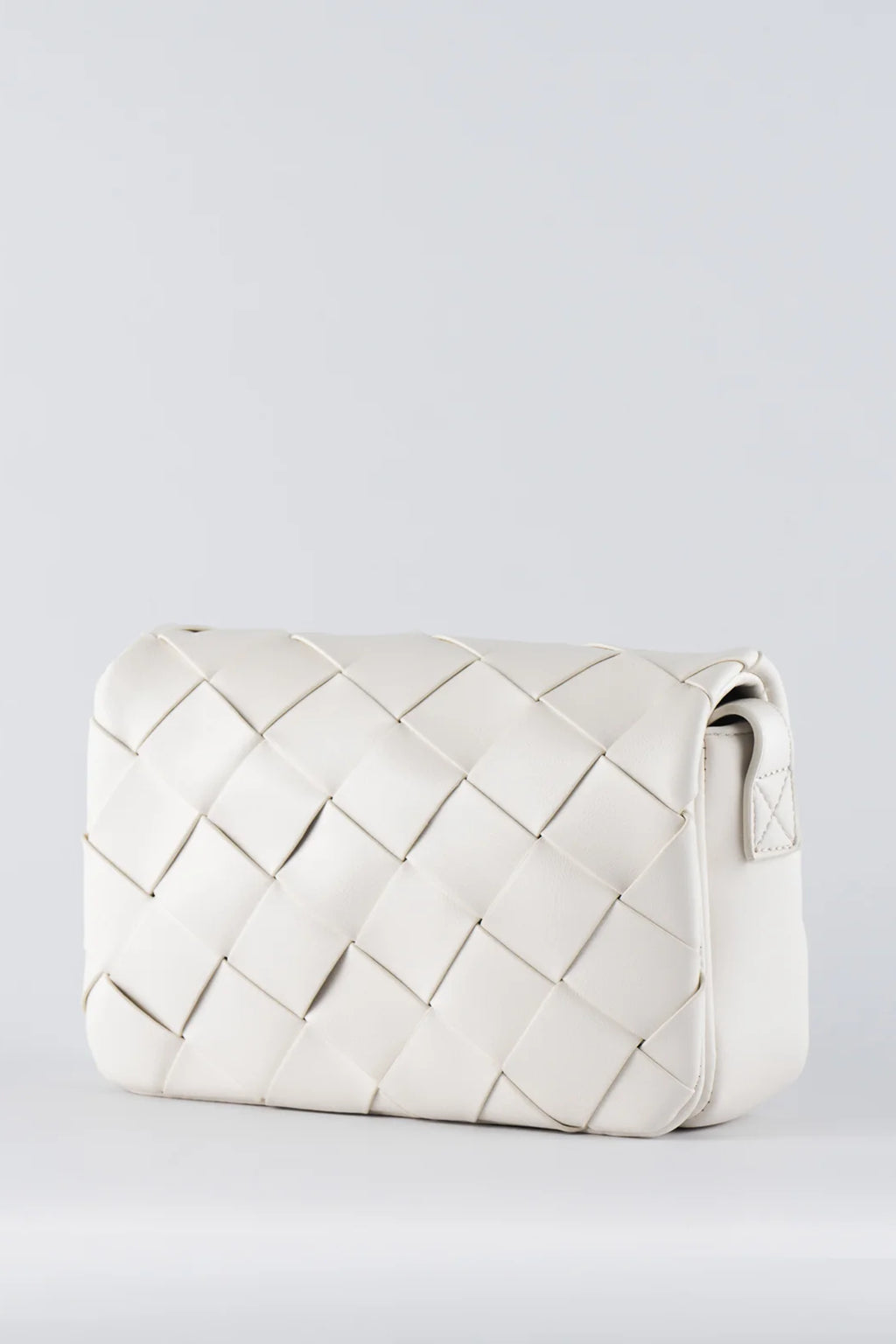 TEN TONES Azure Weave Bag White by Selfie Leslie
