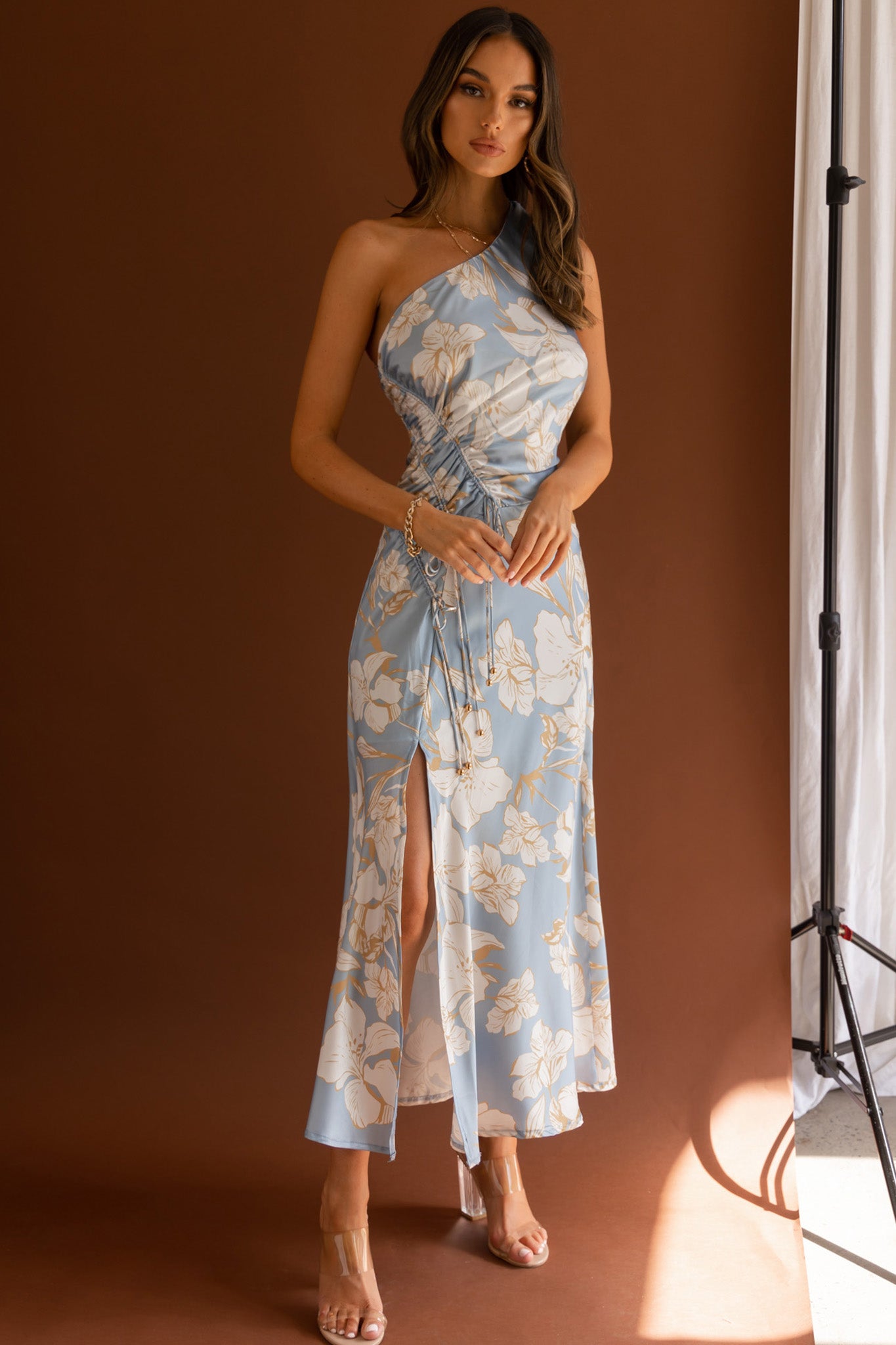 Casa Del Mar One-Shoulder Ruched Midi Dress Floral Blue Selfie Leslie Casa Del Mar One-Shoulder Ruched Midi Dress Floral Blue Selfie Leslie