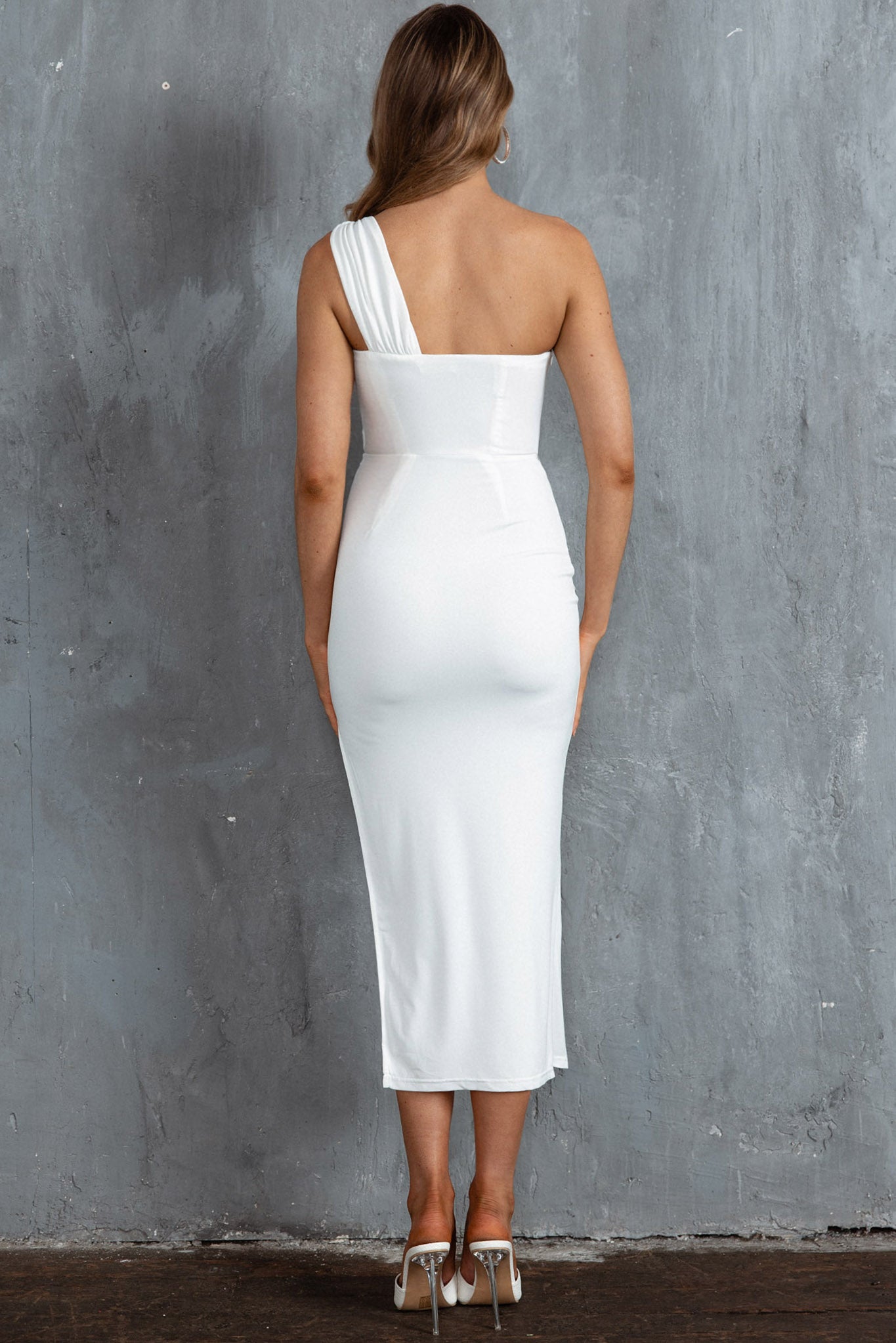 Andres One-Sleeve Midi Dress White by Selfie Leslie
