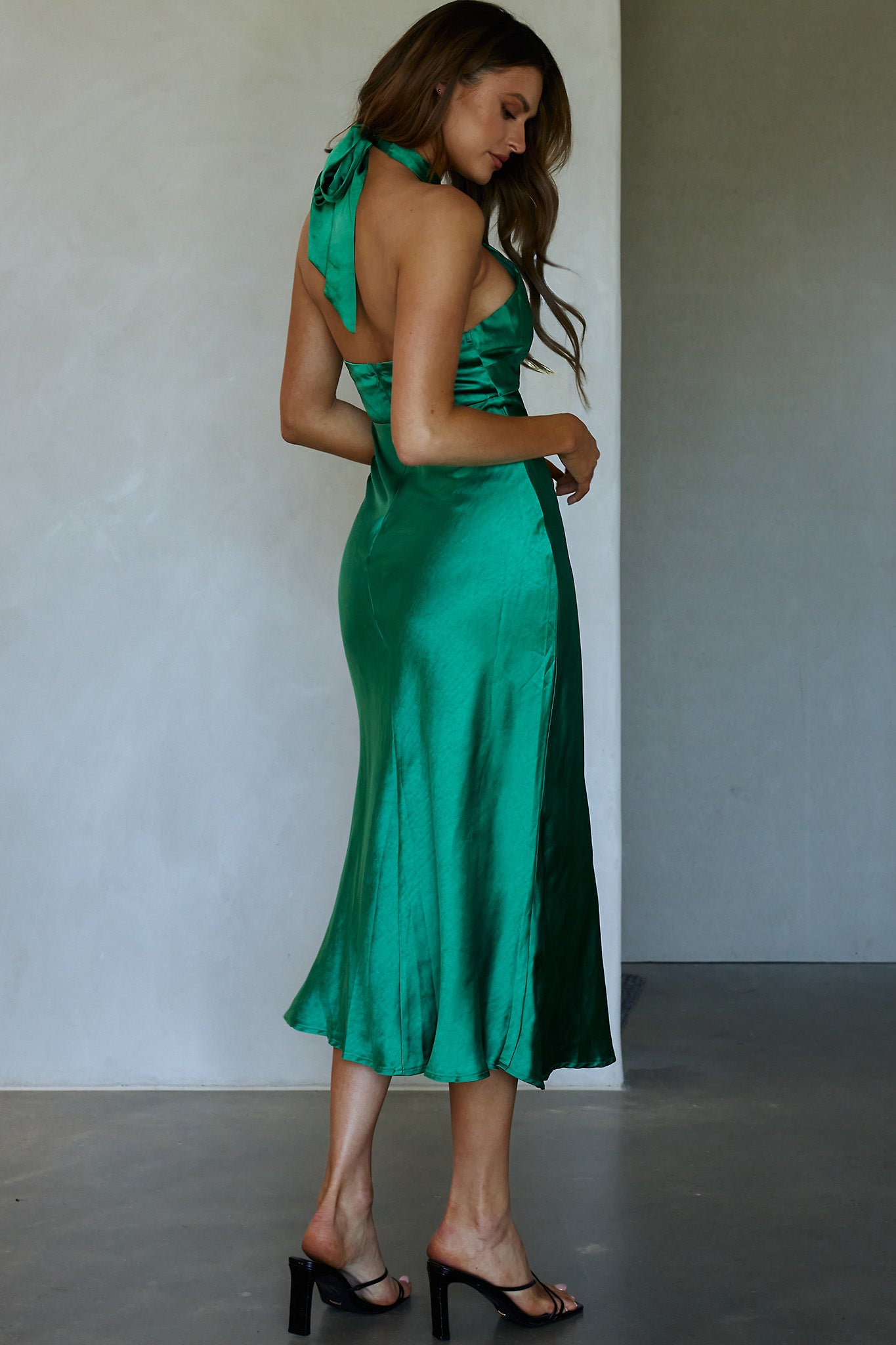 Je Reve Twist Halterneck Midi Dress Green by Selfie Leslie