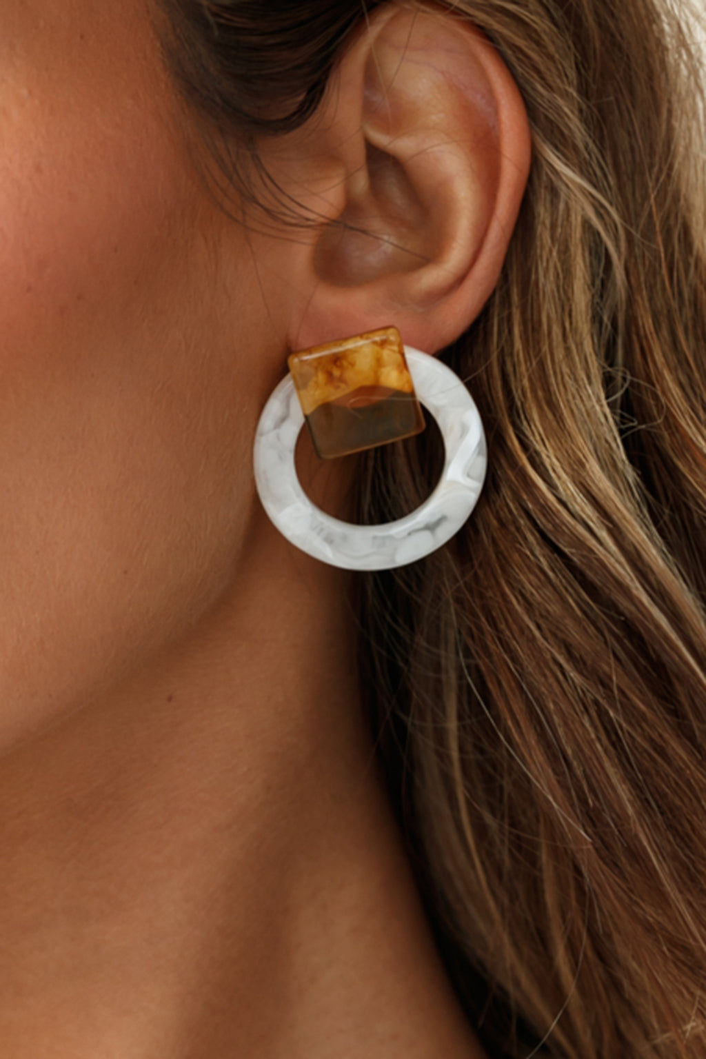 Endearing Marbled Square Circle Earrings Beige by Selfie Leslie