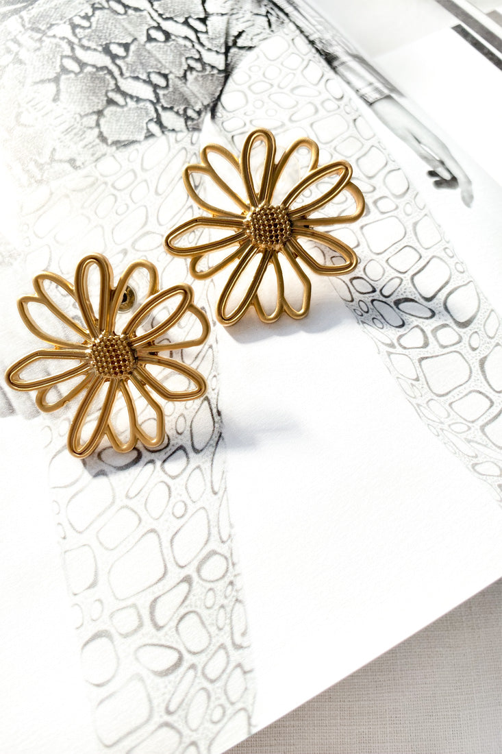 Lazy Daisy Earrings Gold by Selfie Leslie