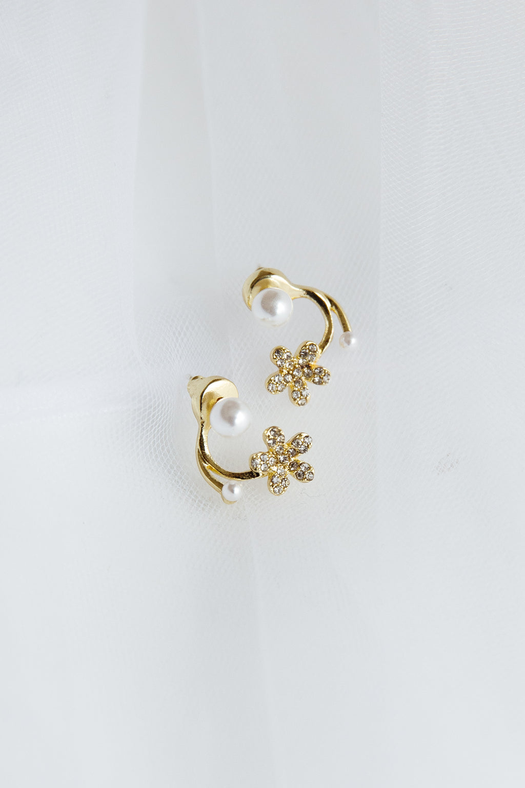 Dakota Pearl Earrings Gold by Selfie Leslie