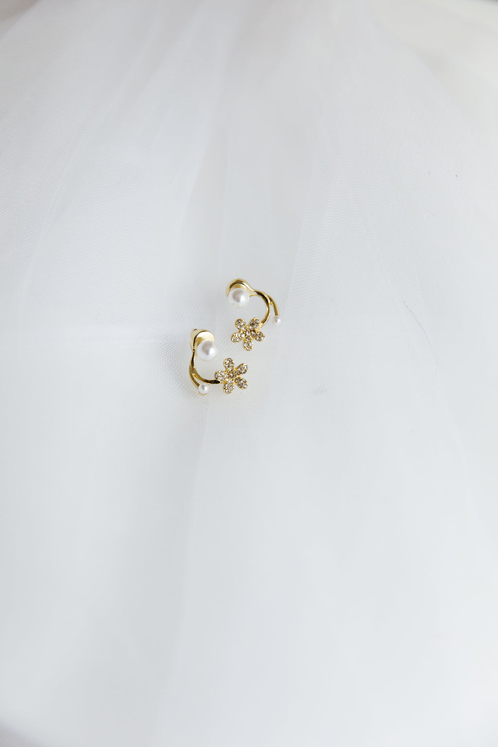 Dakota Pearl Earrings Gold by Selfie Leslie