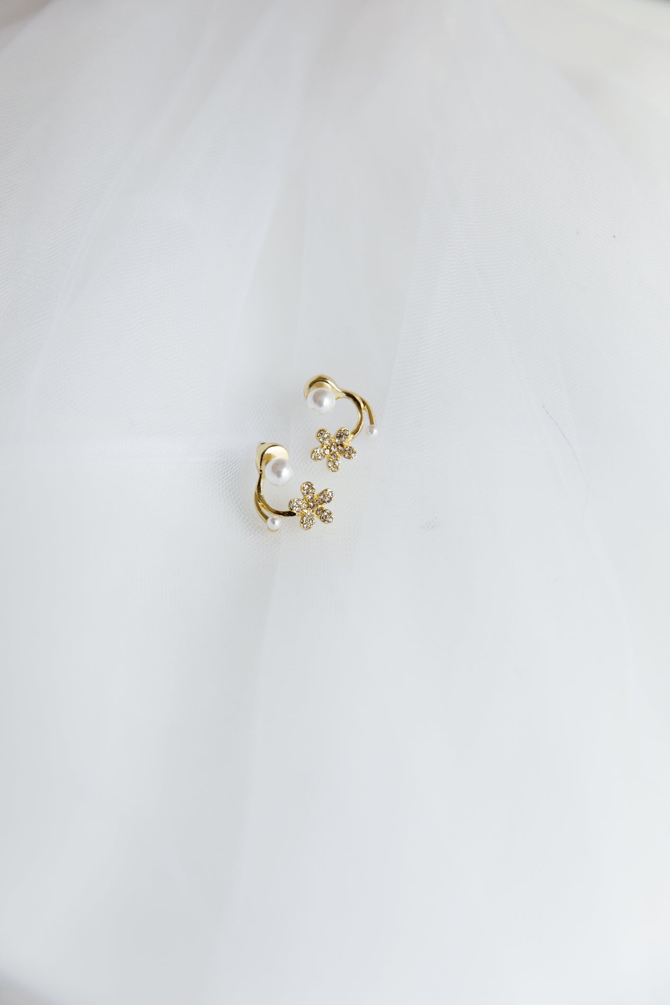Dakota Pearl Earrings Gold by Selfie Leslie