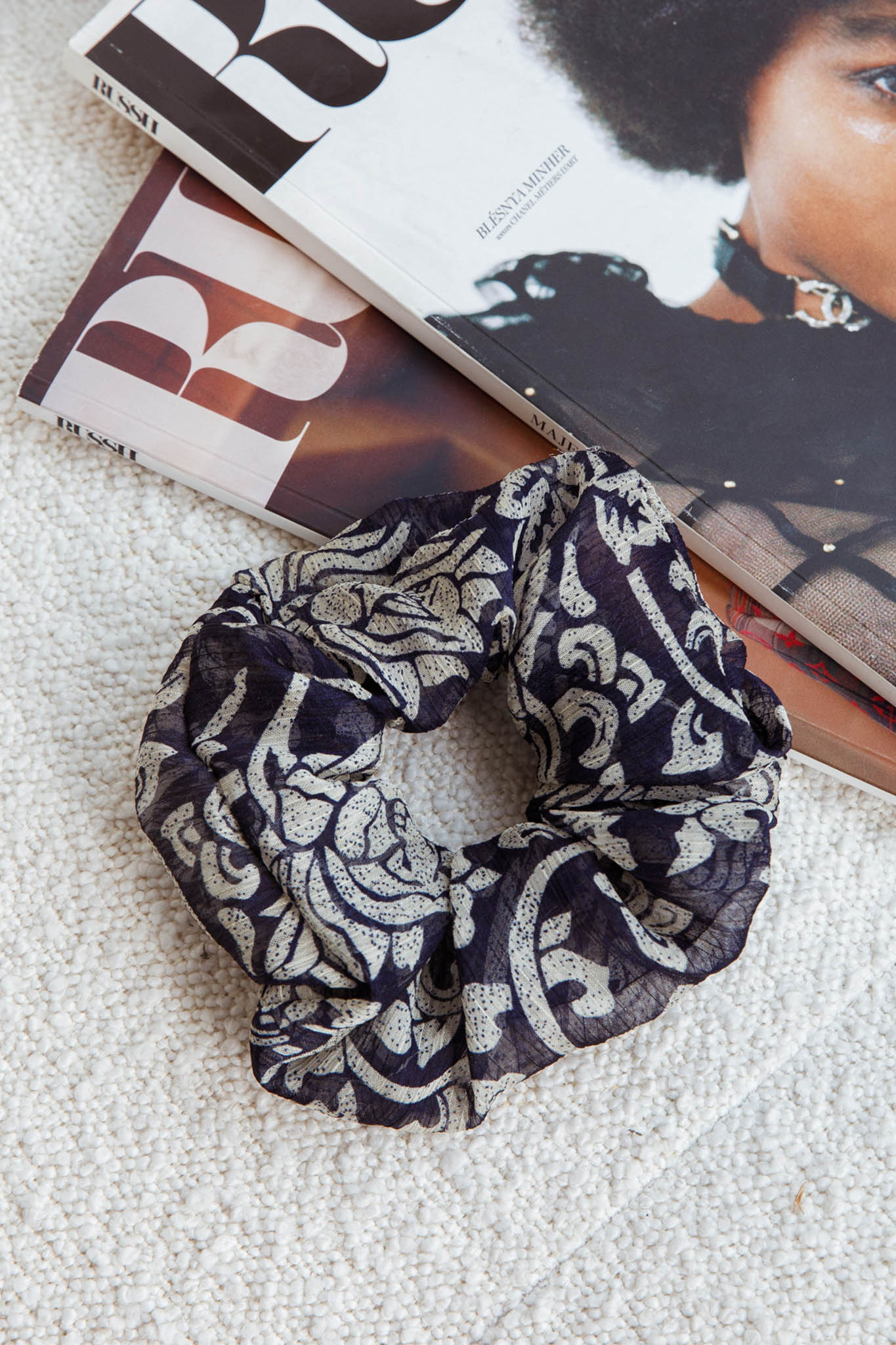 Chouchou Scrunchie Damask Ink by Selfie Leslie