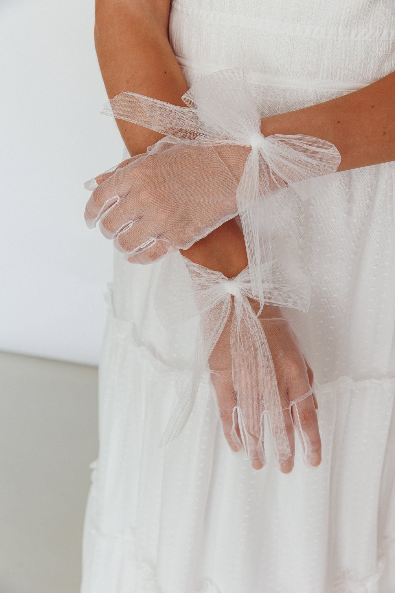 Evangeline Bow Gloves White by Selfie Leslie