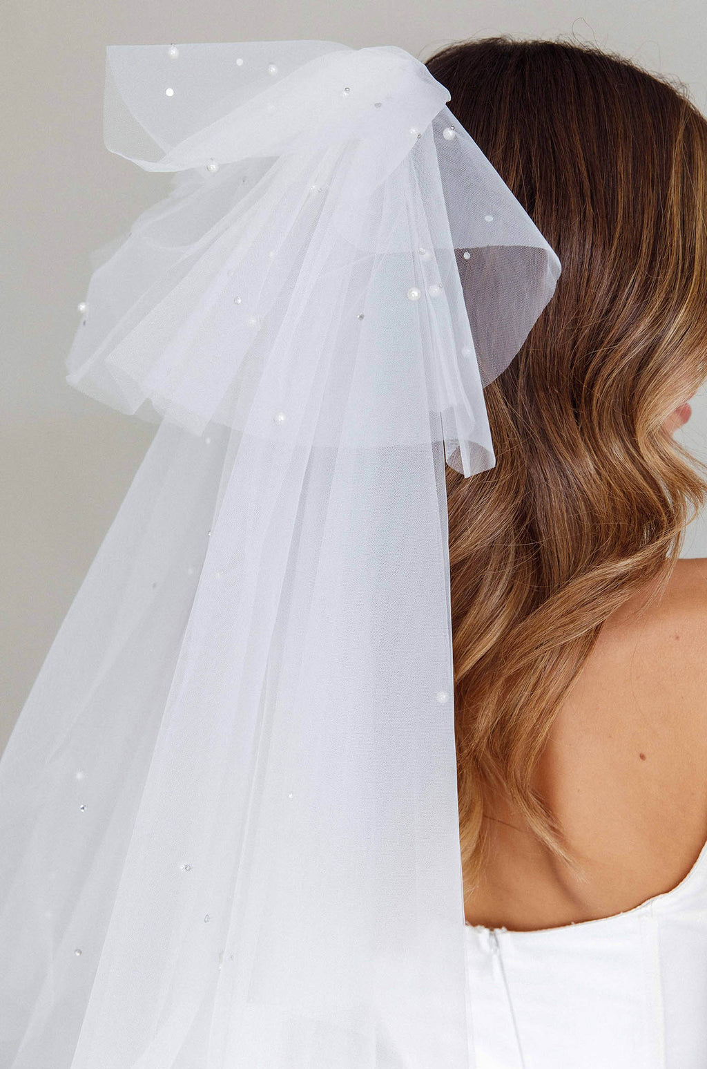 Unforgettable Pearl Veil White by Selfie Leslie