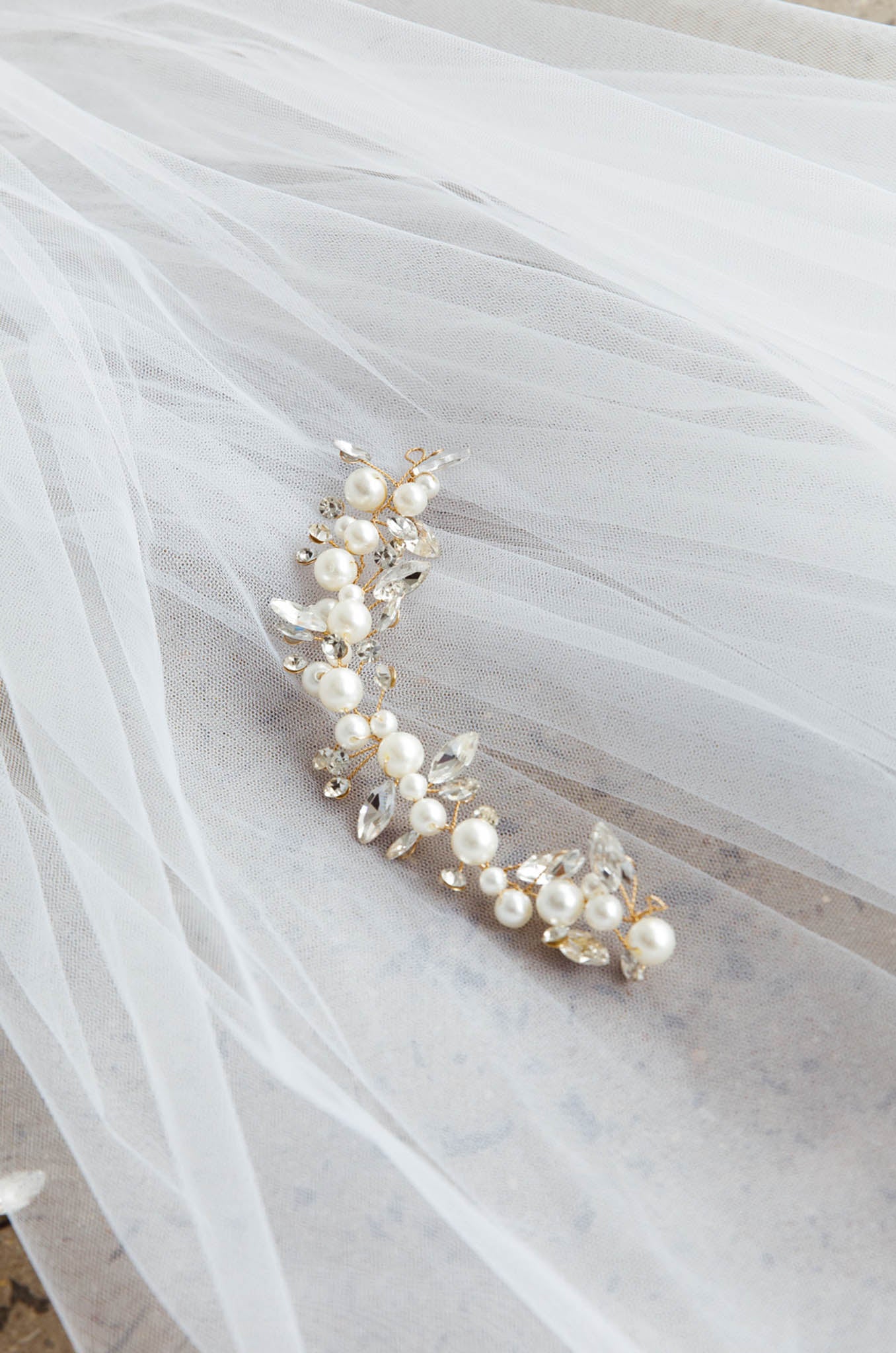 Artemis Pearl & Crystal Hair Pin Gold by Selfie Leslie