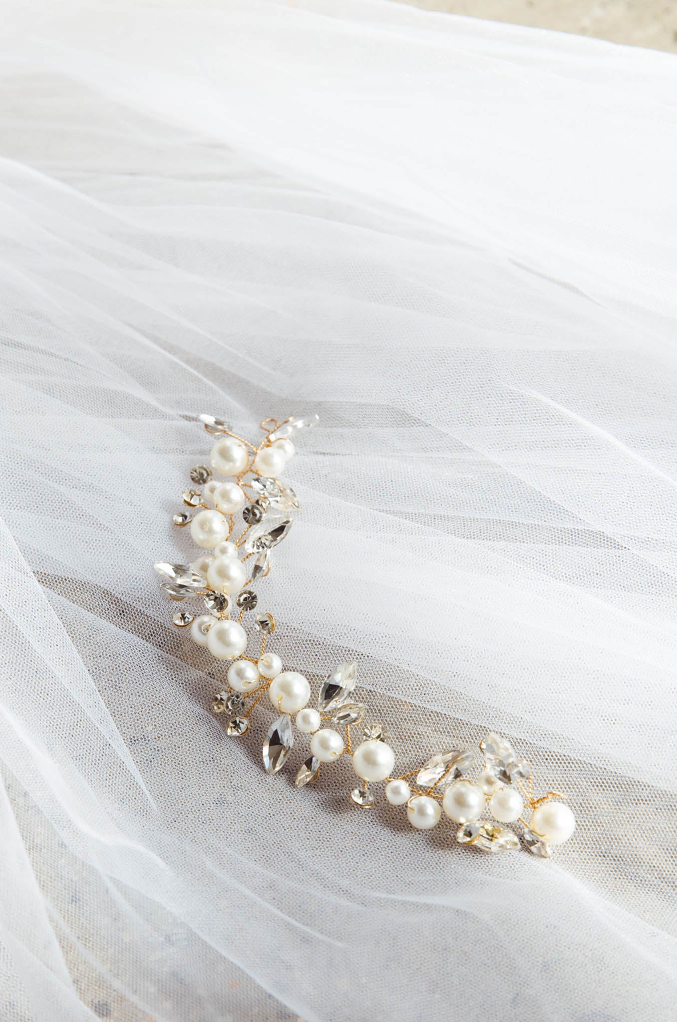 Artemis Pearl & Crystal Hair Pin Gold by Selfie Leslie
