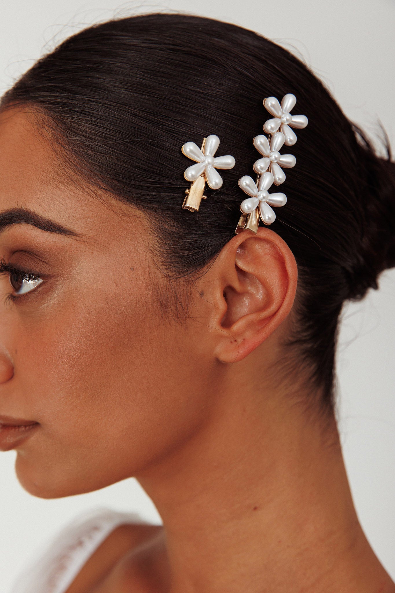 Aurelia Pearl Flower Hairclip Set by Selfie Leslie