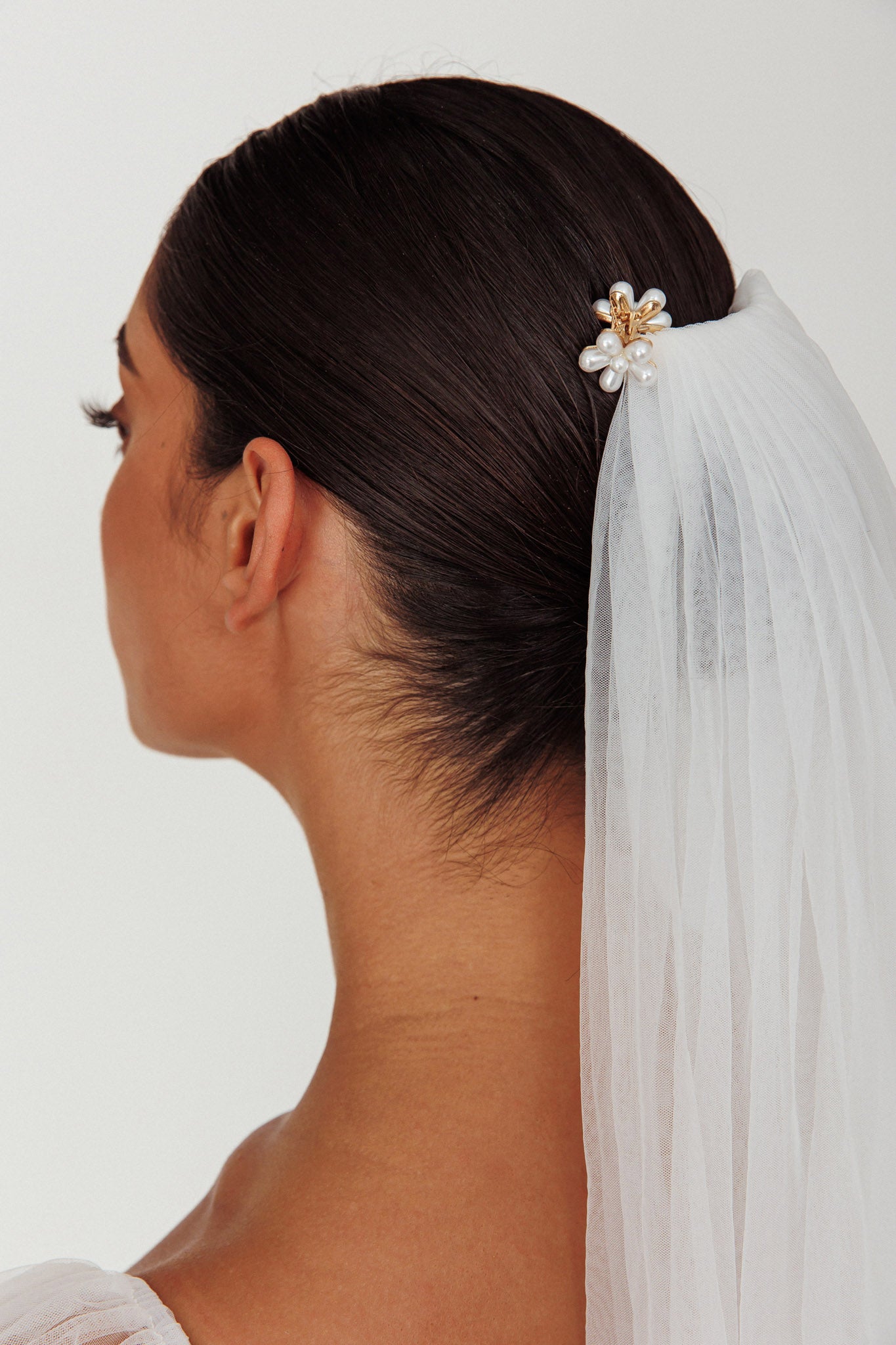 Aurelia Pearl Flower Hairclip Set by Selfie Leslie