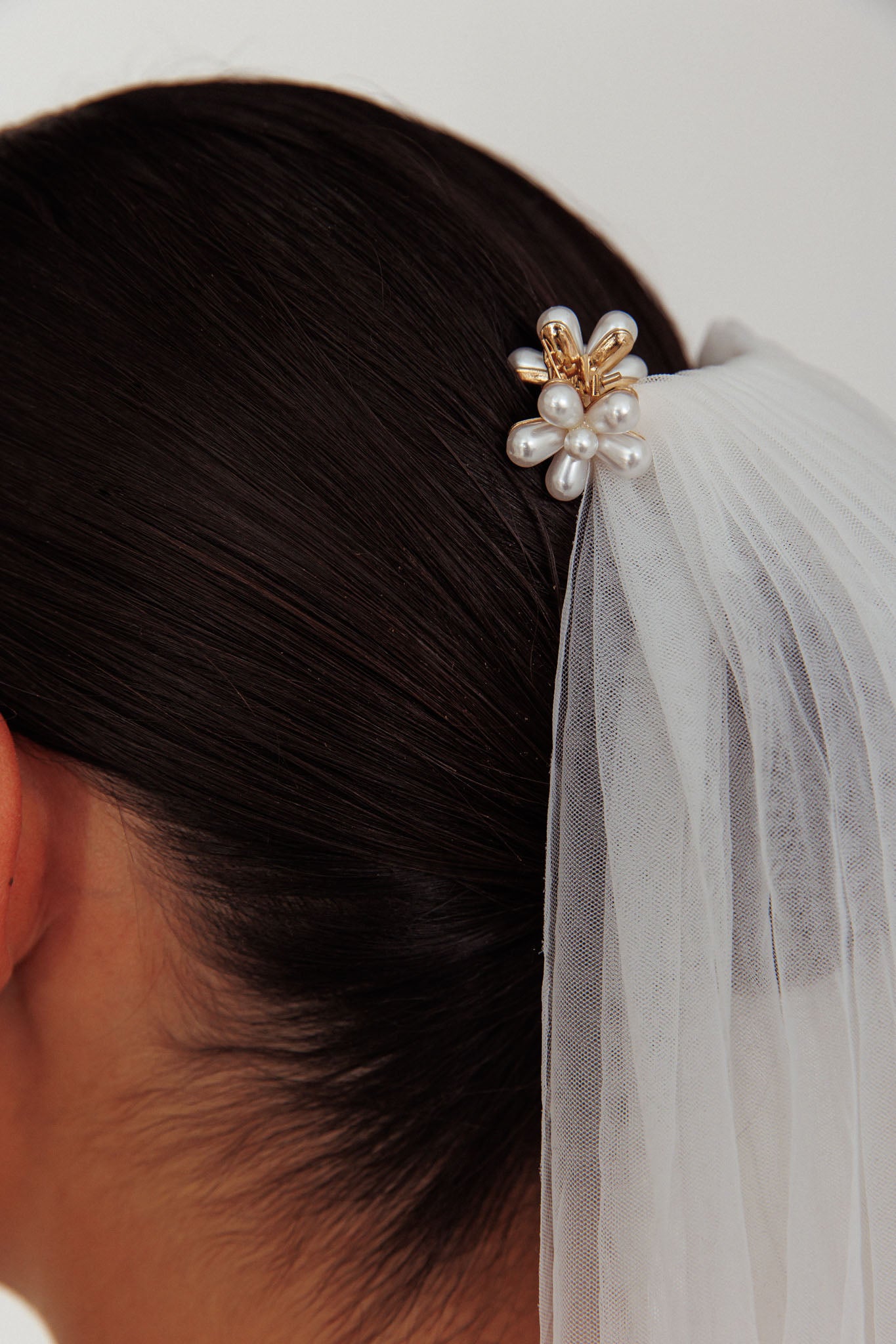 Aurelia Pearl Flower Hairclip Set by Selfie Leslie