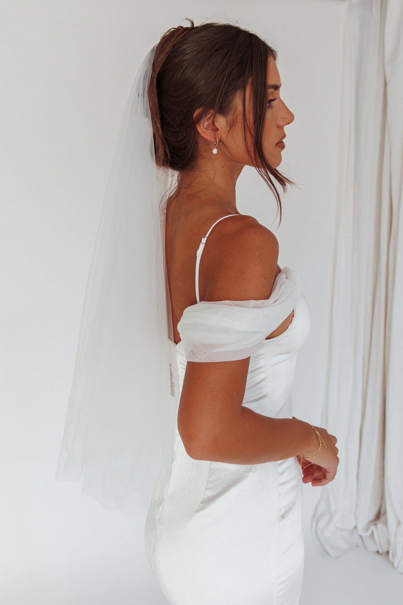 Marina Pearl Accent Veil White by Selfie Leslie