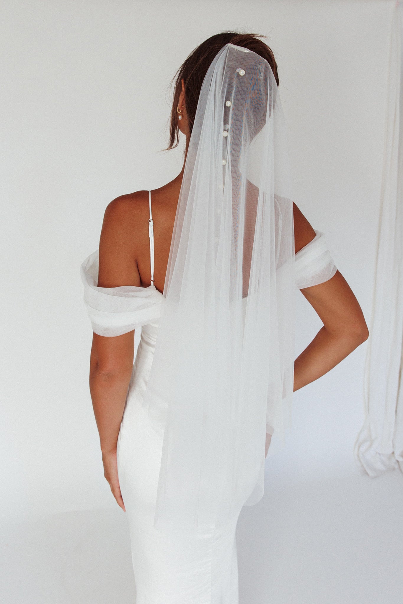 Marina Pearl Accent Veil White by Selfie Leslie